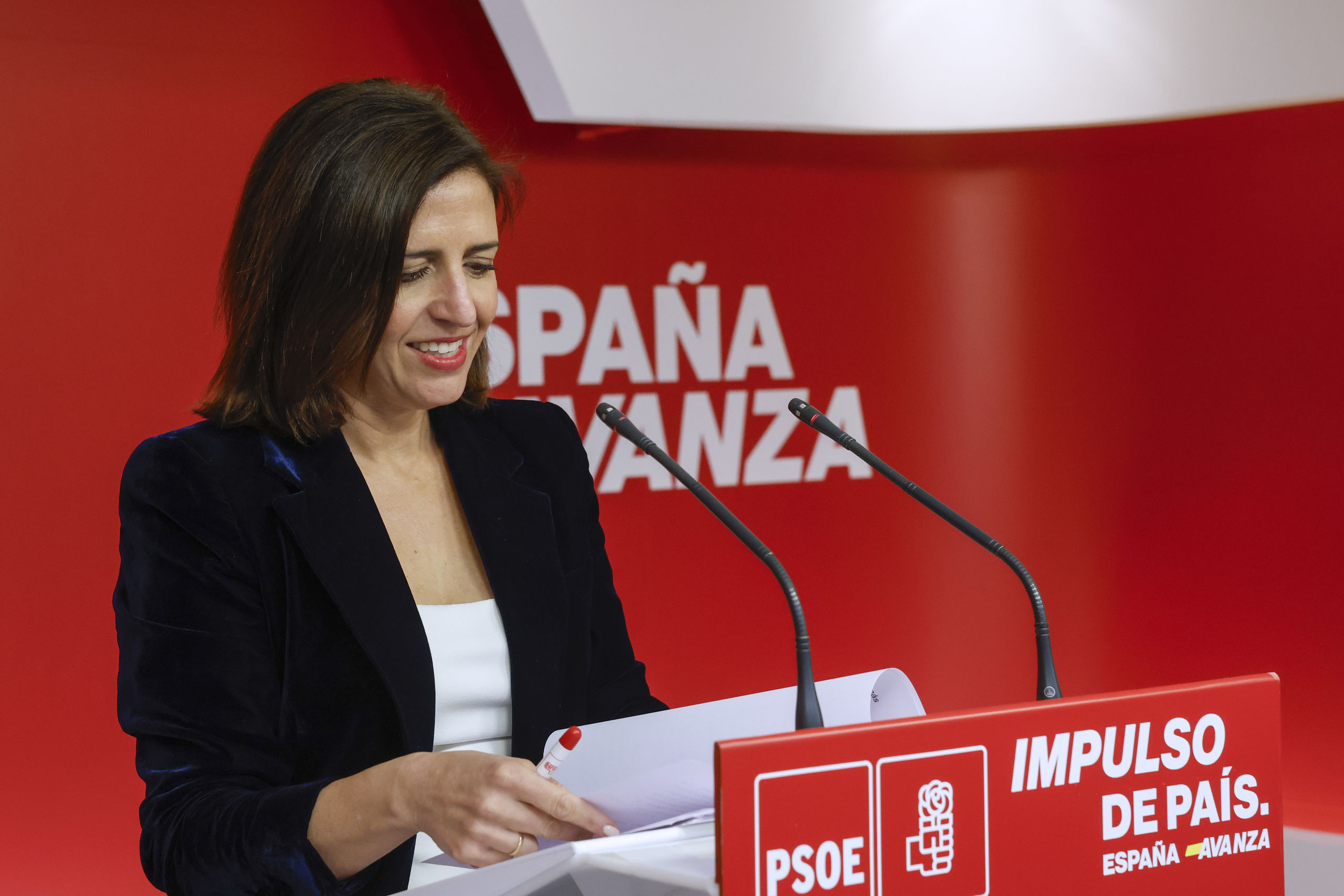 El PSOE vuelve a anticiparse al futuro y adelanta que se ha archivado la denuncia contra Sánchez por incompatibilidades