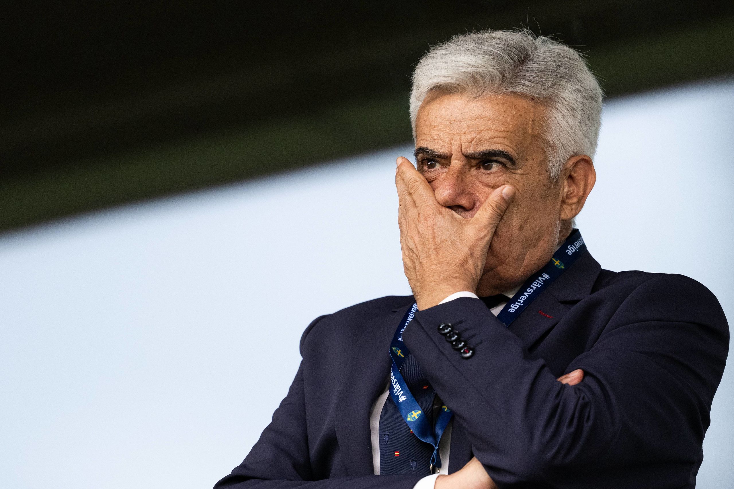 Pedro Rocha vive sus peores momentos en la Federación: el Gobierno y la FIFA, al acecho