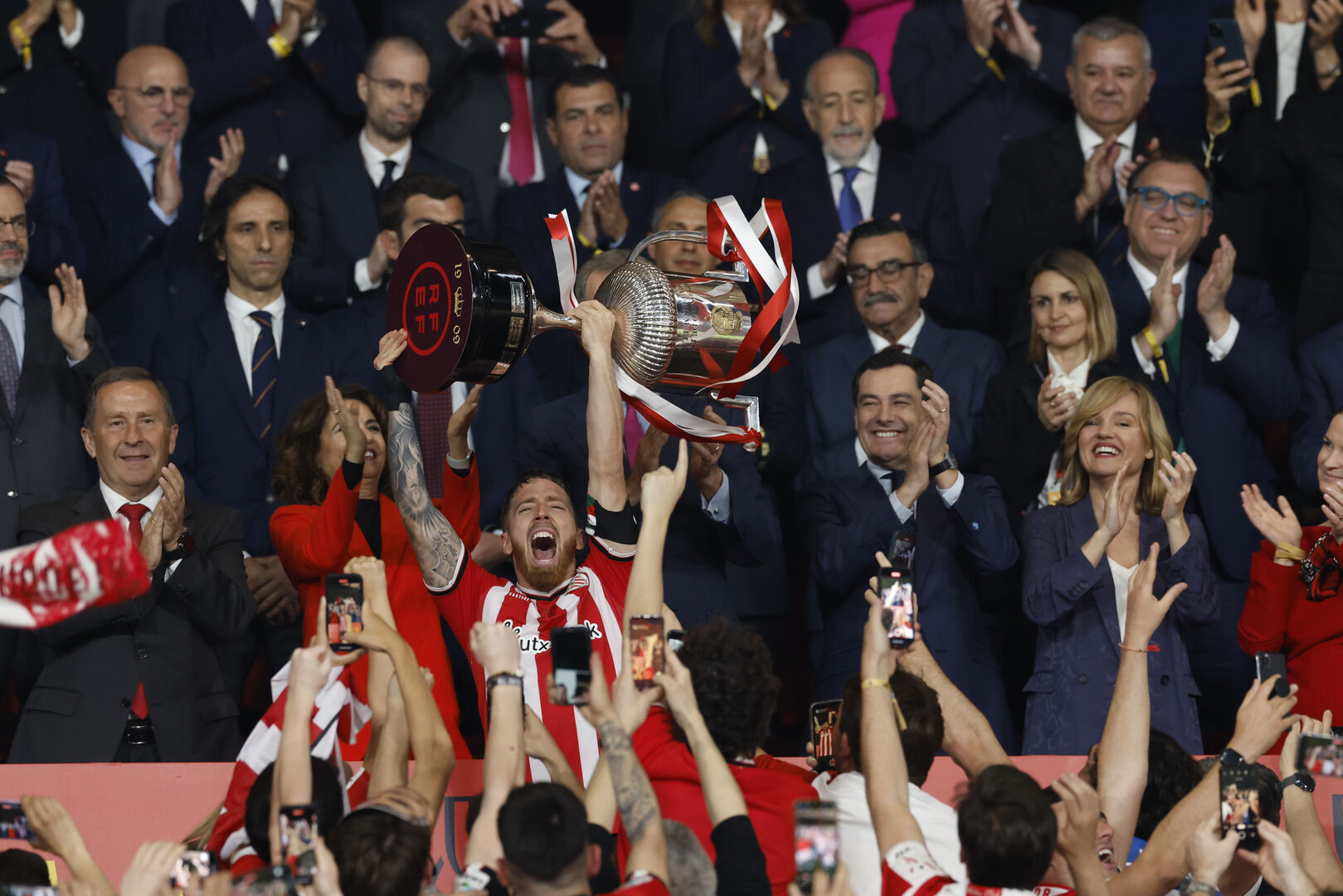 El Athletic levanta la Copa del Rey 40 años después tras ganar al ...