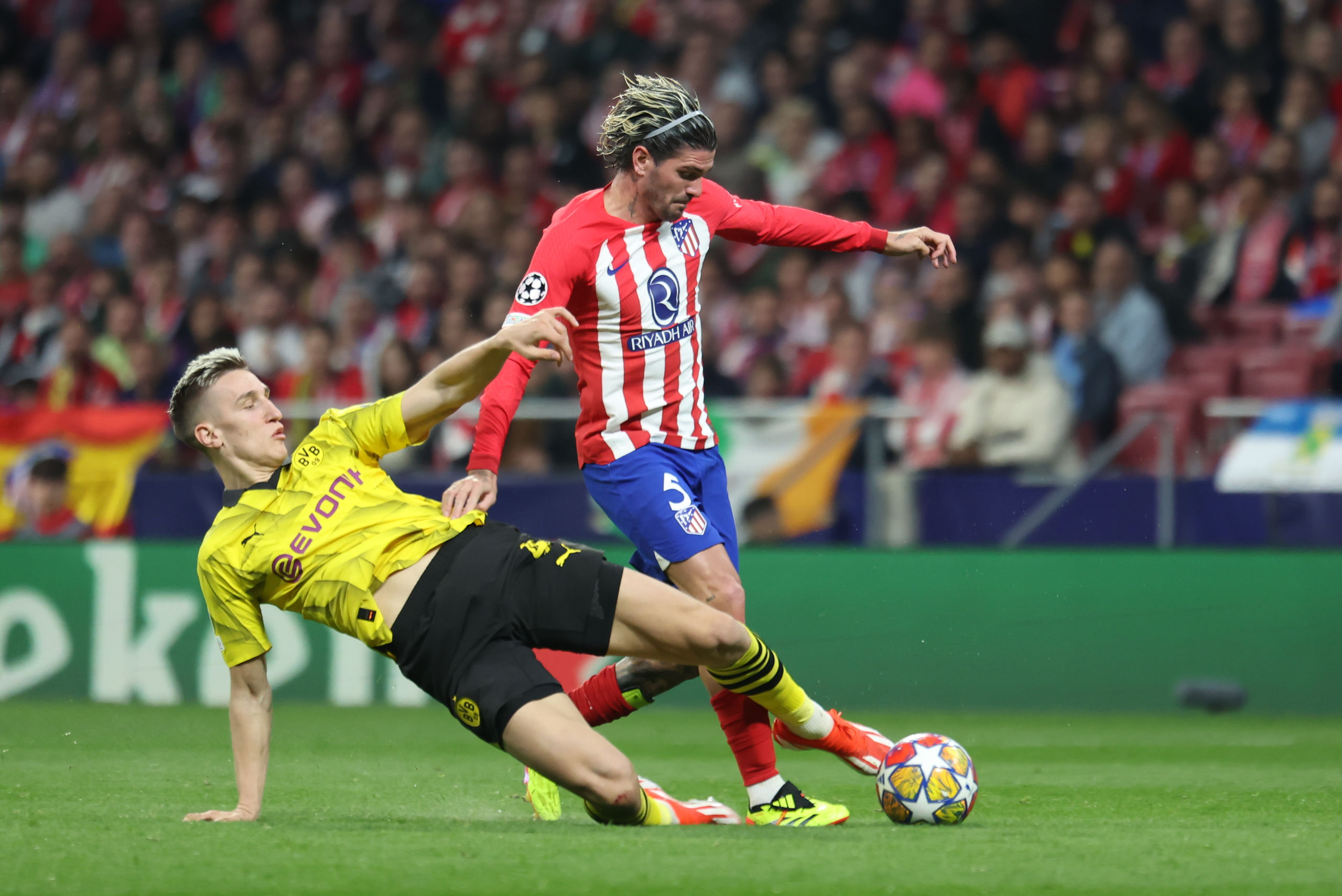 El Atlético de Madrid deja a medias los deberes ante el Borussia Dortmund (2-1)