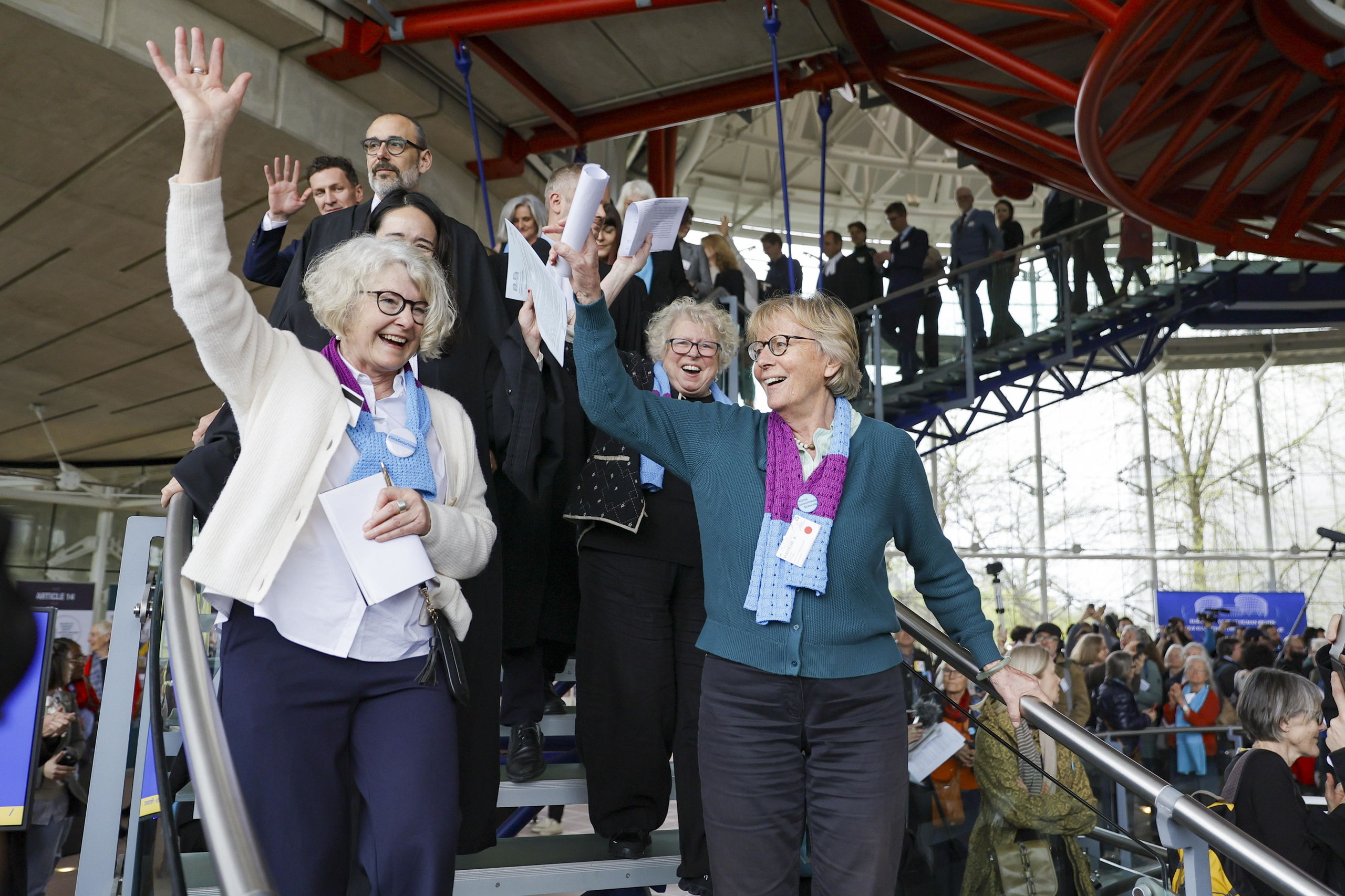 Las abuelas de Suiza logran que Estrasburgo condene a los países por no luchar contra el "cambio climático"