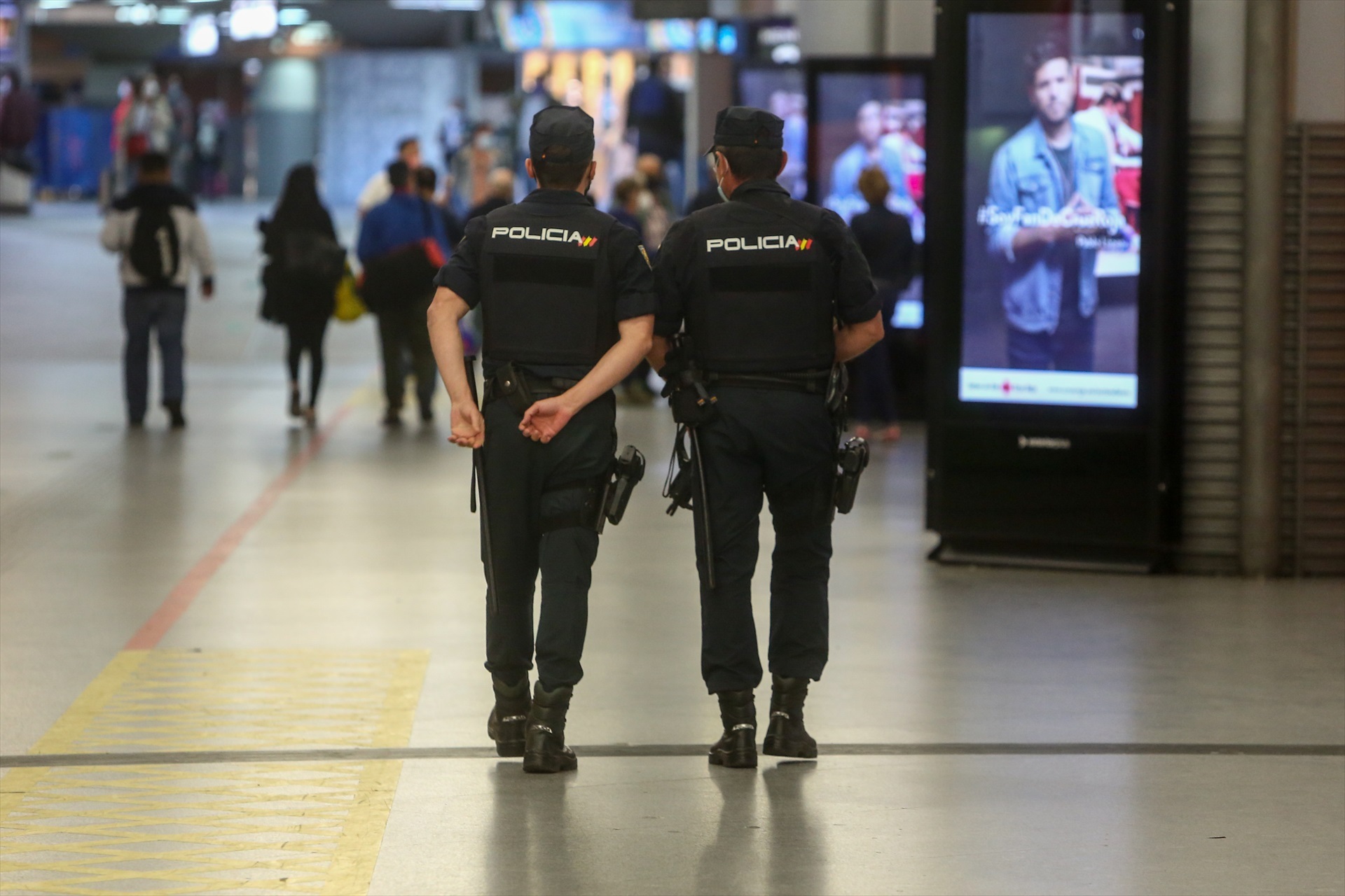 Detienen a un belga en una estación de autobuses de Madrid con un fusil, munición y chalecos antibalas