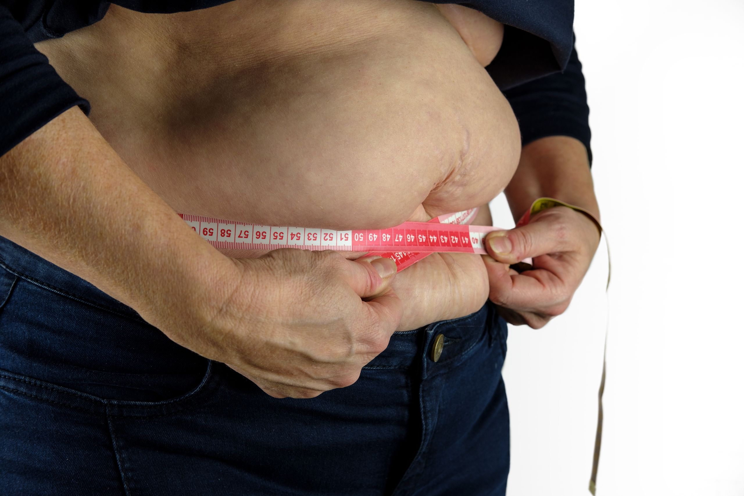 ¿Qué porcentaje de grasa corporal deben tener las personas sanas?