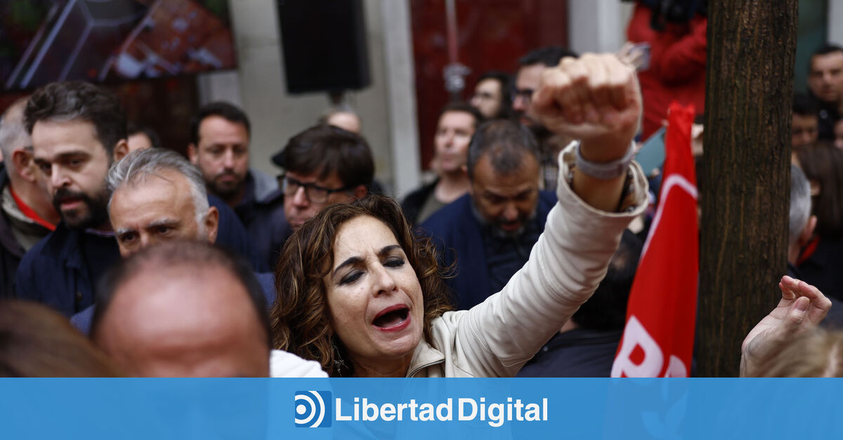 Un PSOE de tintes peronistas acaba con ministros y militantes llorando en la calle al grito de  Pedro, quédate 
