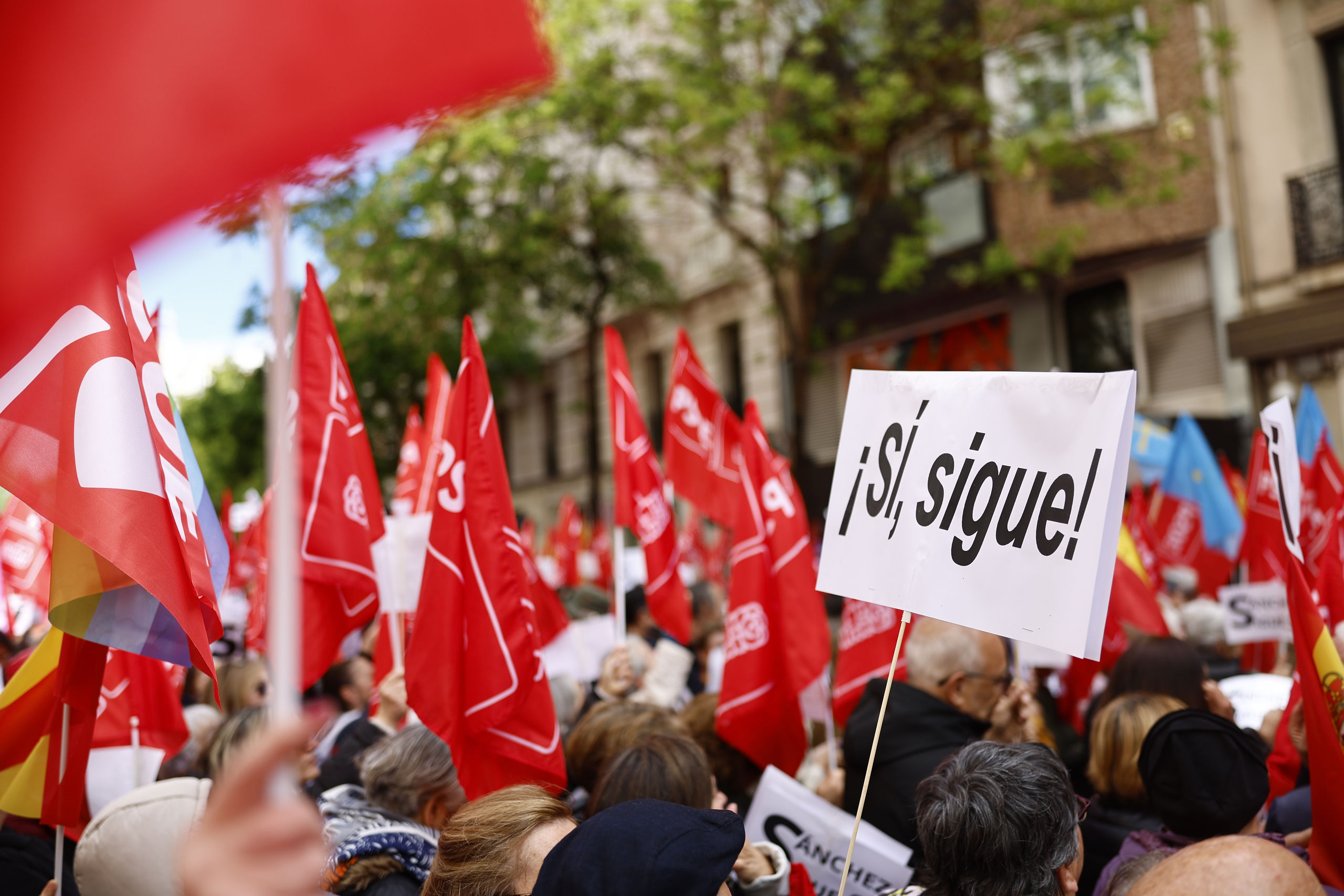 Pinchazo del PSOE: apenas 10.000 personas acuden a la llamada del partido para salvar a Sánchez