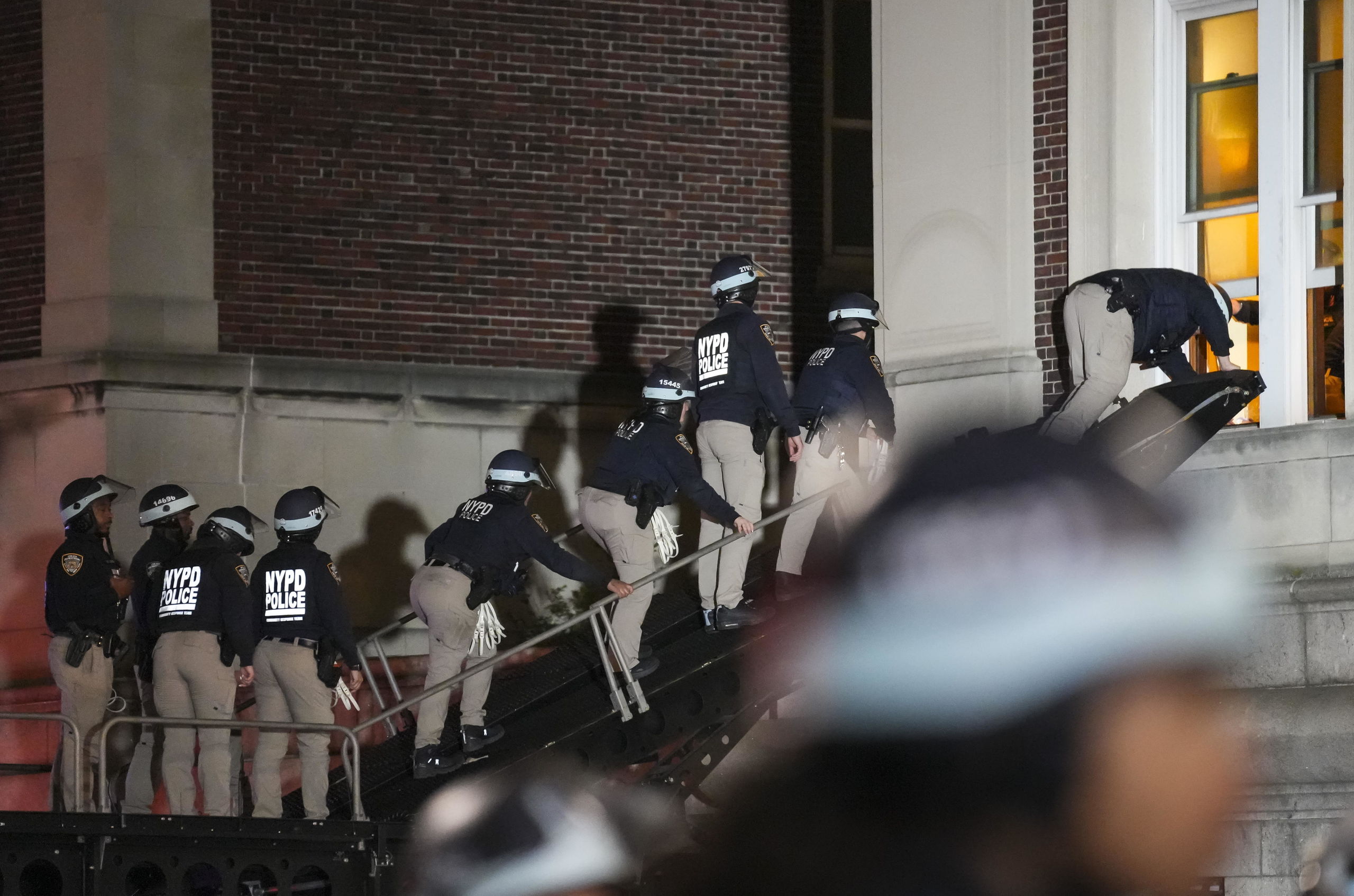 La Policía irrumpe en la Universidad de Columbia y acaba con la acampada antisemita