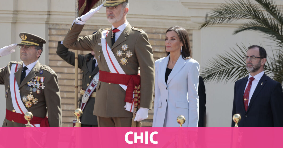 Así ha sido la jura de bandera del rey Felipe VI en Zaragoza con la princesa Leonor como testigo