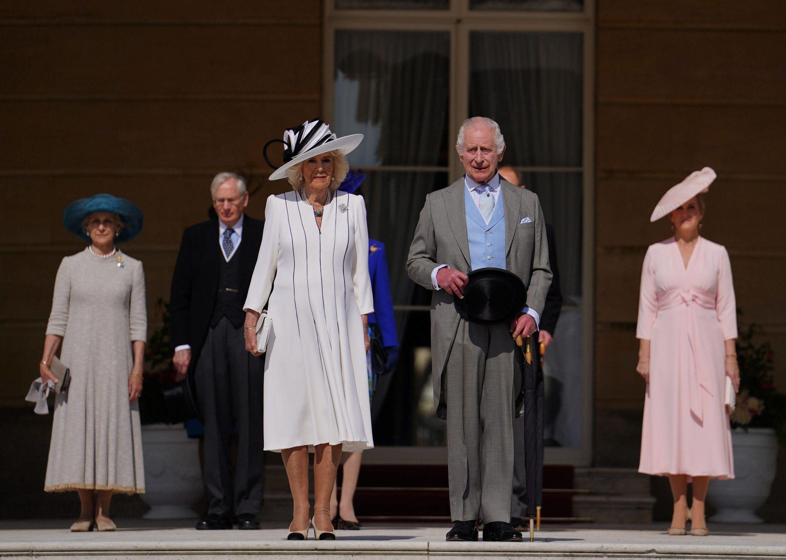 carlos-camila-familia-windor-buckingham.jpg