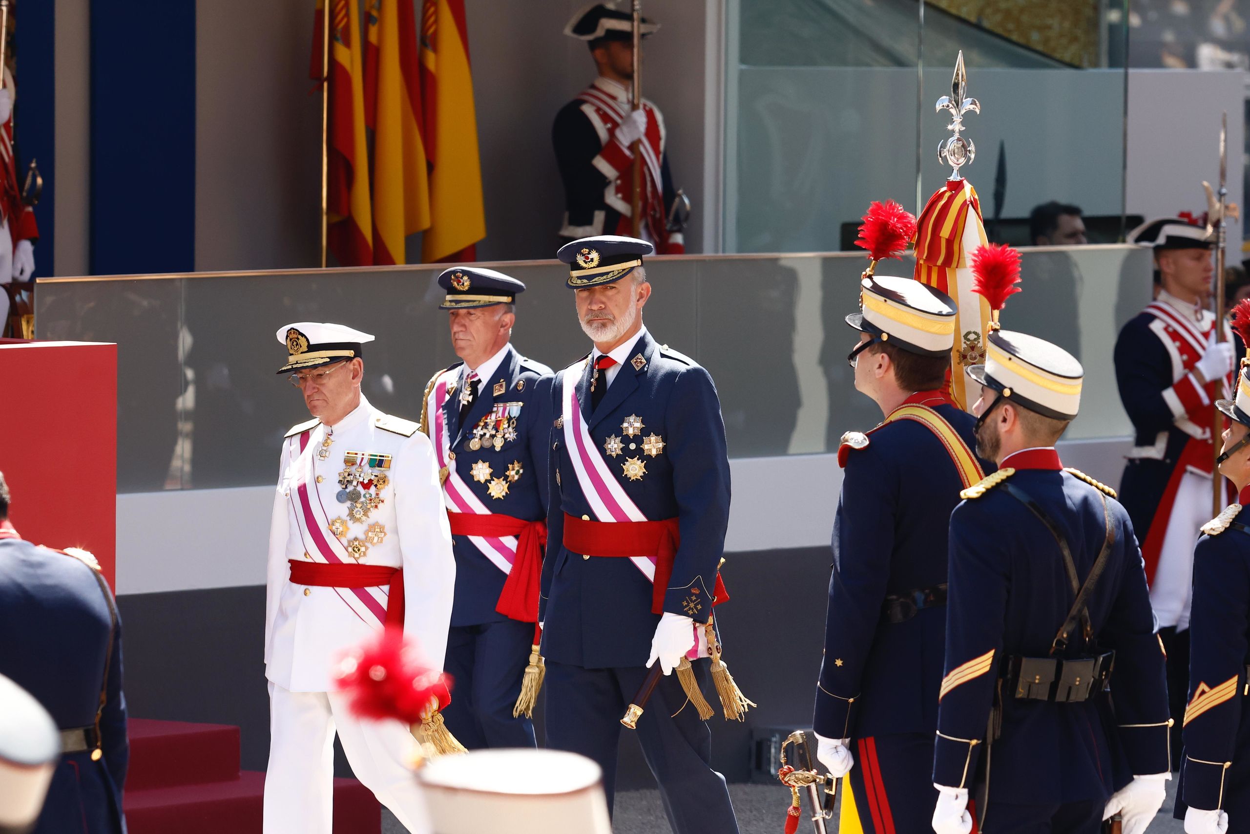 Oviedo se vuelca con los Reyes y los militares en el Día de las Fuerzas Armadas y dedica una sonora pitada a Robles