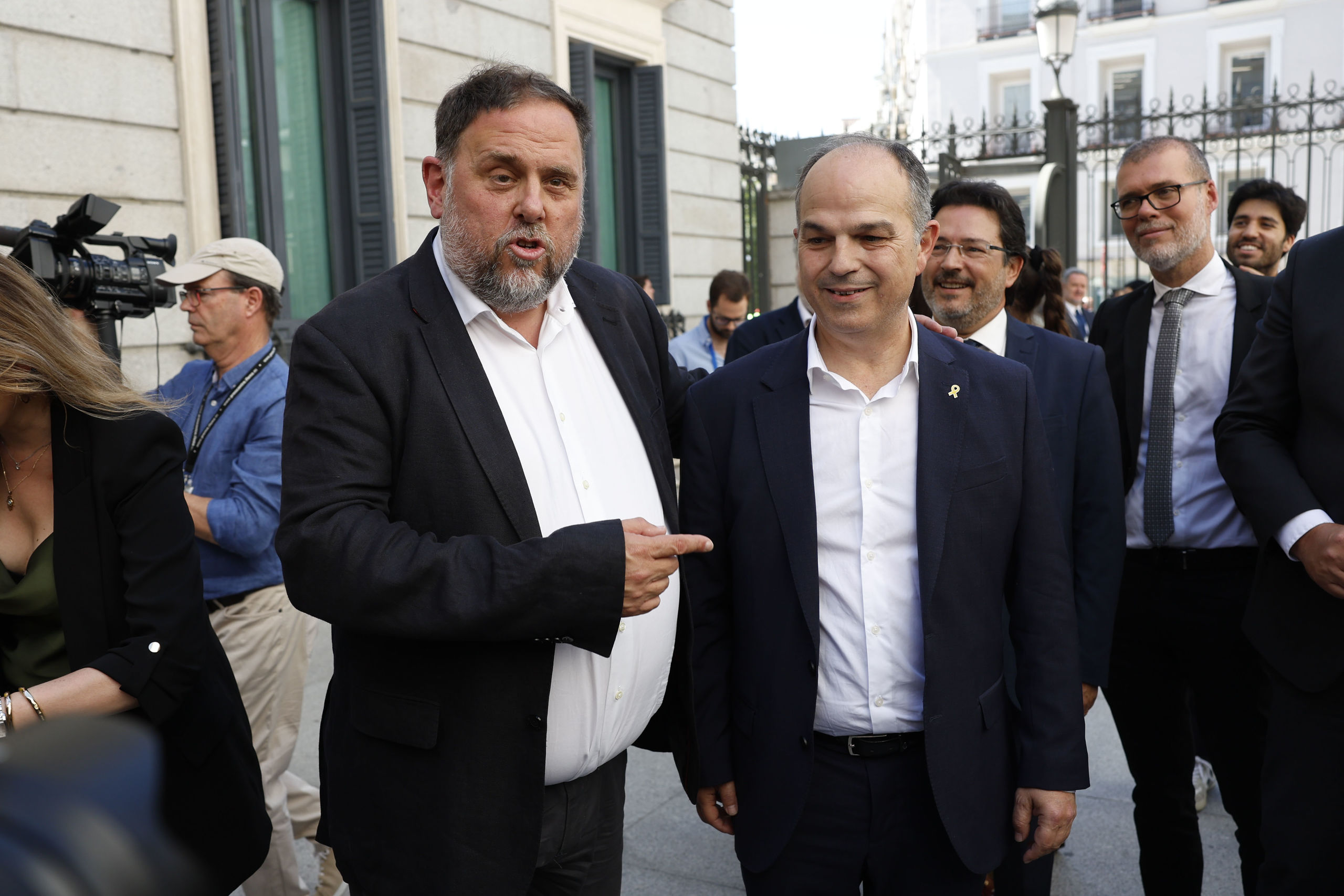 Vox invita a Junqueras a abandonar la cafetería del Congreso: "Usted no  puede estar aquí" - Libertad Digital