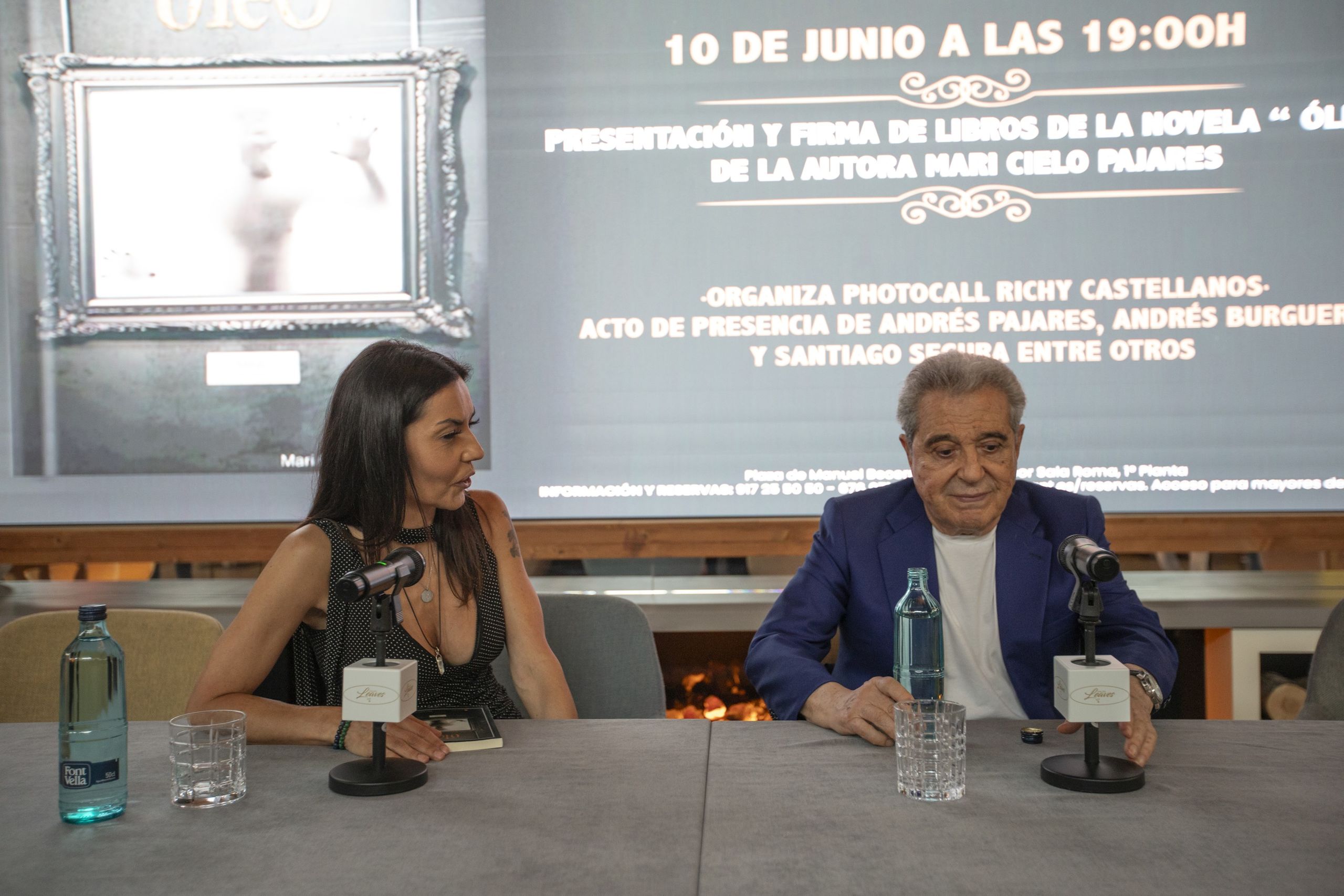 Mari Cielo Pajares escenifica la reconciliación con su padre en la  presentación de su libro - Chic