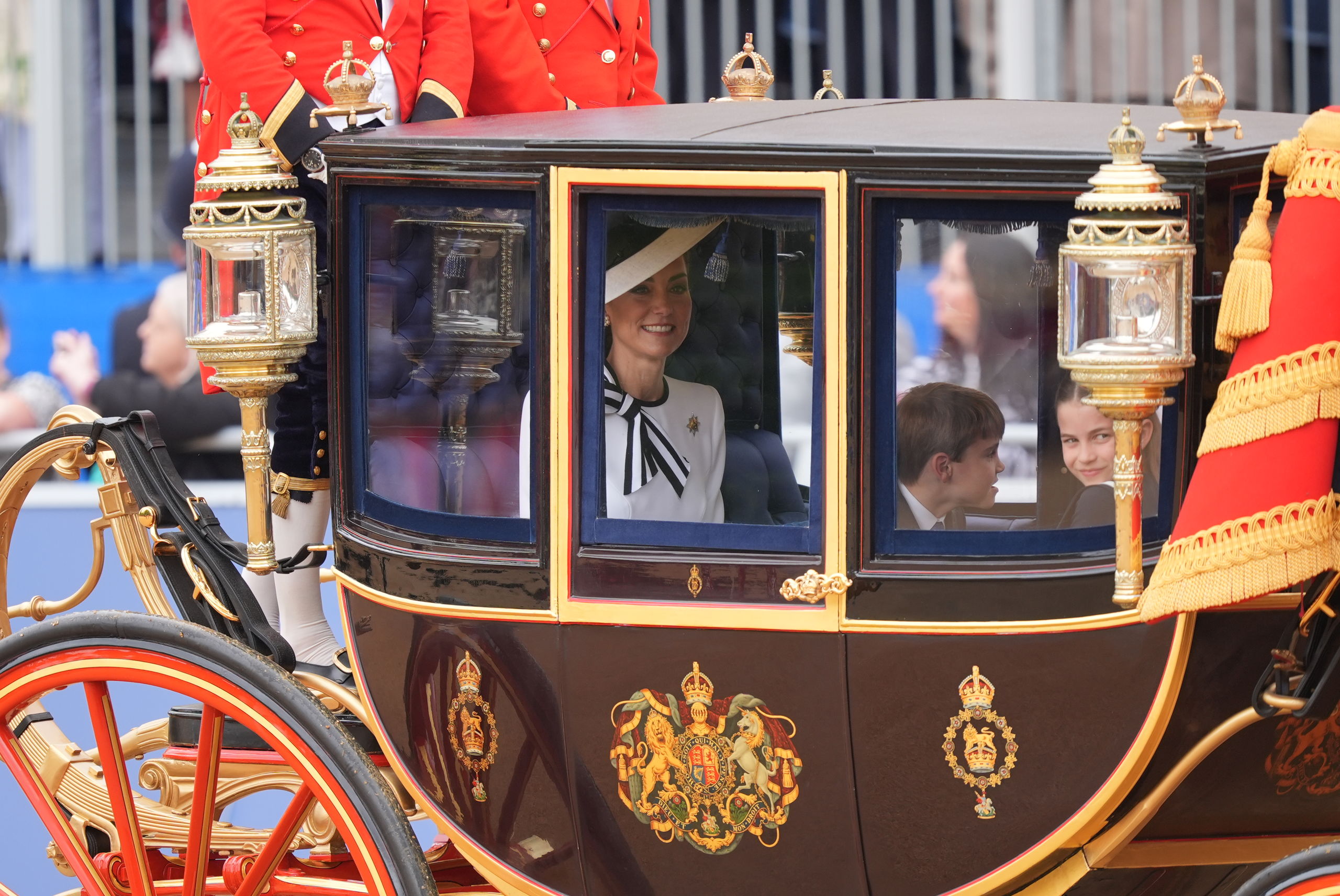Las imágenes de Kate Middleton durante su reaparición en el desfile Trooping the Colour
