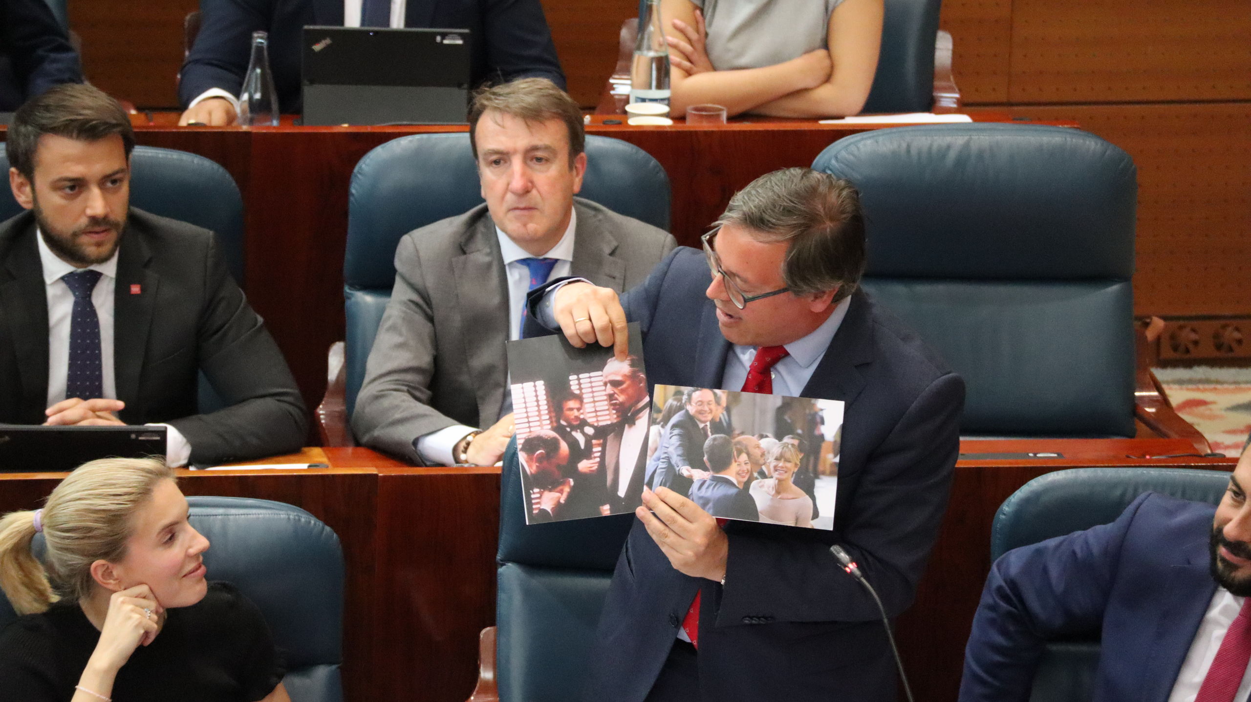 La foto de García Ortiz con Sánchez, Begoña Gómez y Armengol llega a la Asamblea