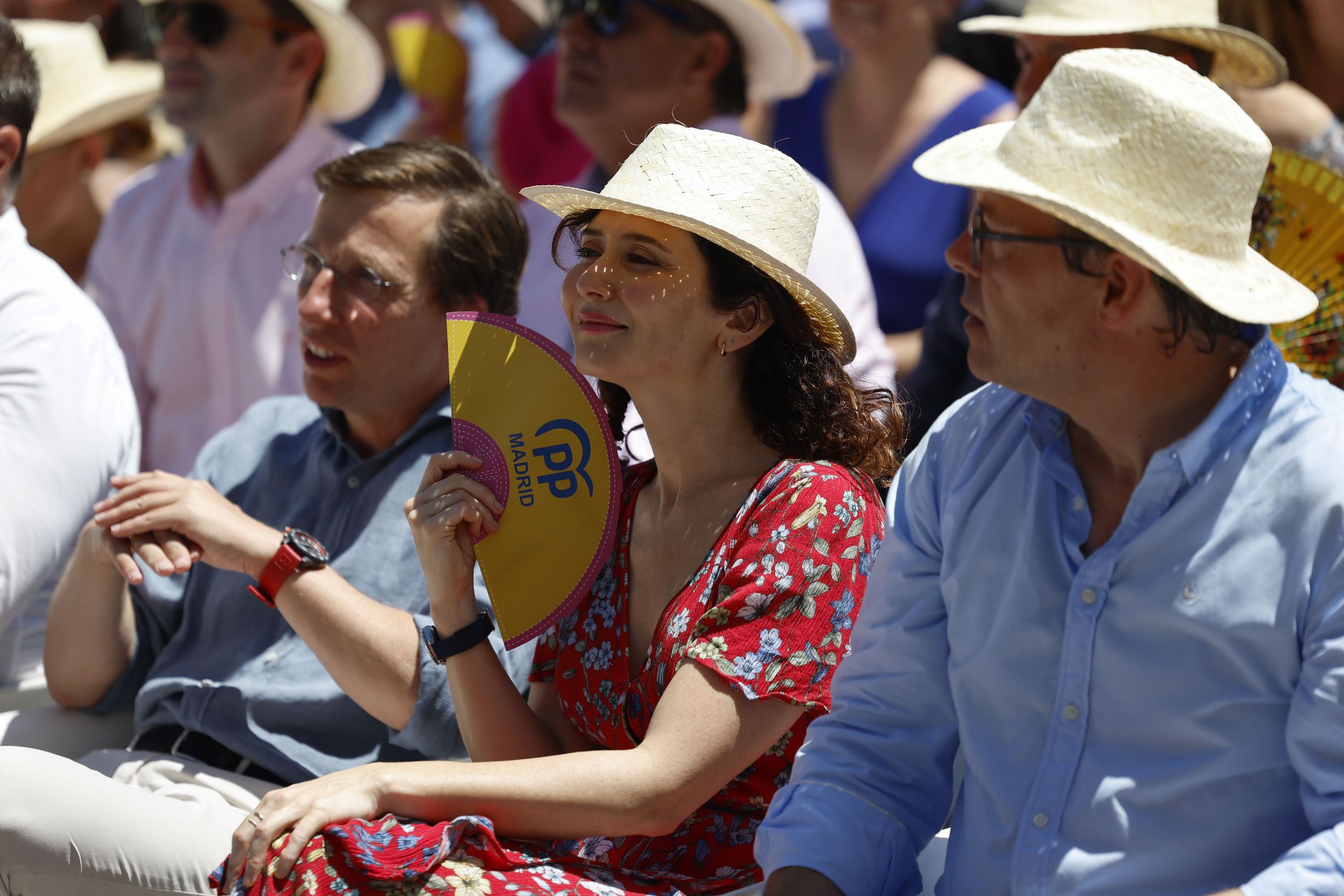 La fiesta del PP de Madrid por el año del Ayusazo y contra el "muro" de Sánchez