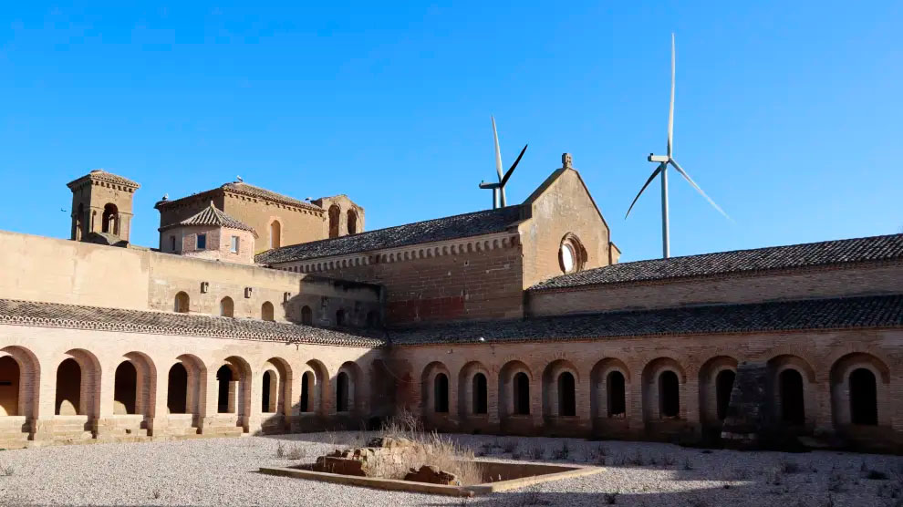 Cinco molinos "más altos que las torres del Pilar" amenazan el monasterio de Sijena