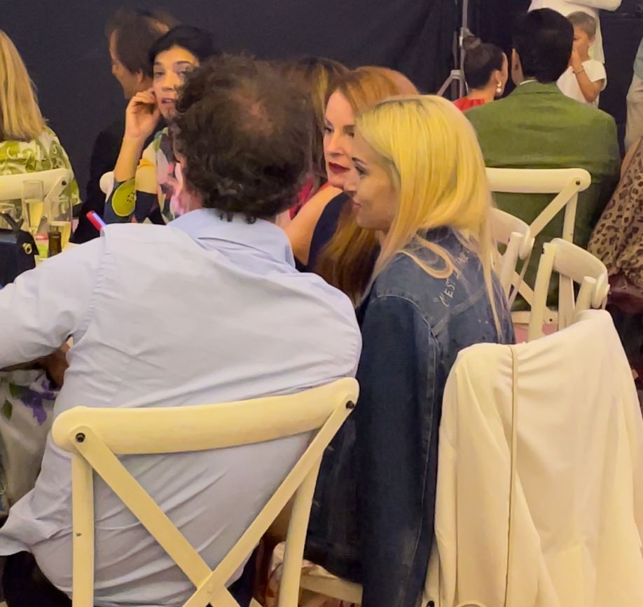 Escassi y Hiba Habouk muy cómplices e inseparables en la fiesta de El Turronero