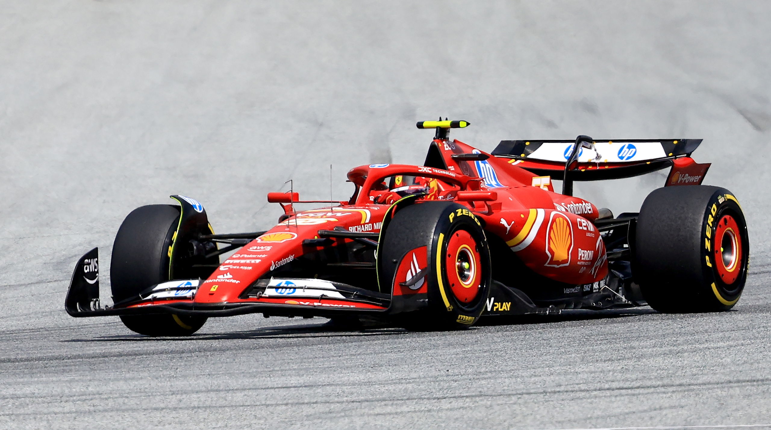 Sainz brilla en la victoria de Rusell, la polémica maniobra de Verstappen y el desastre de Fernando Alonso