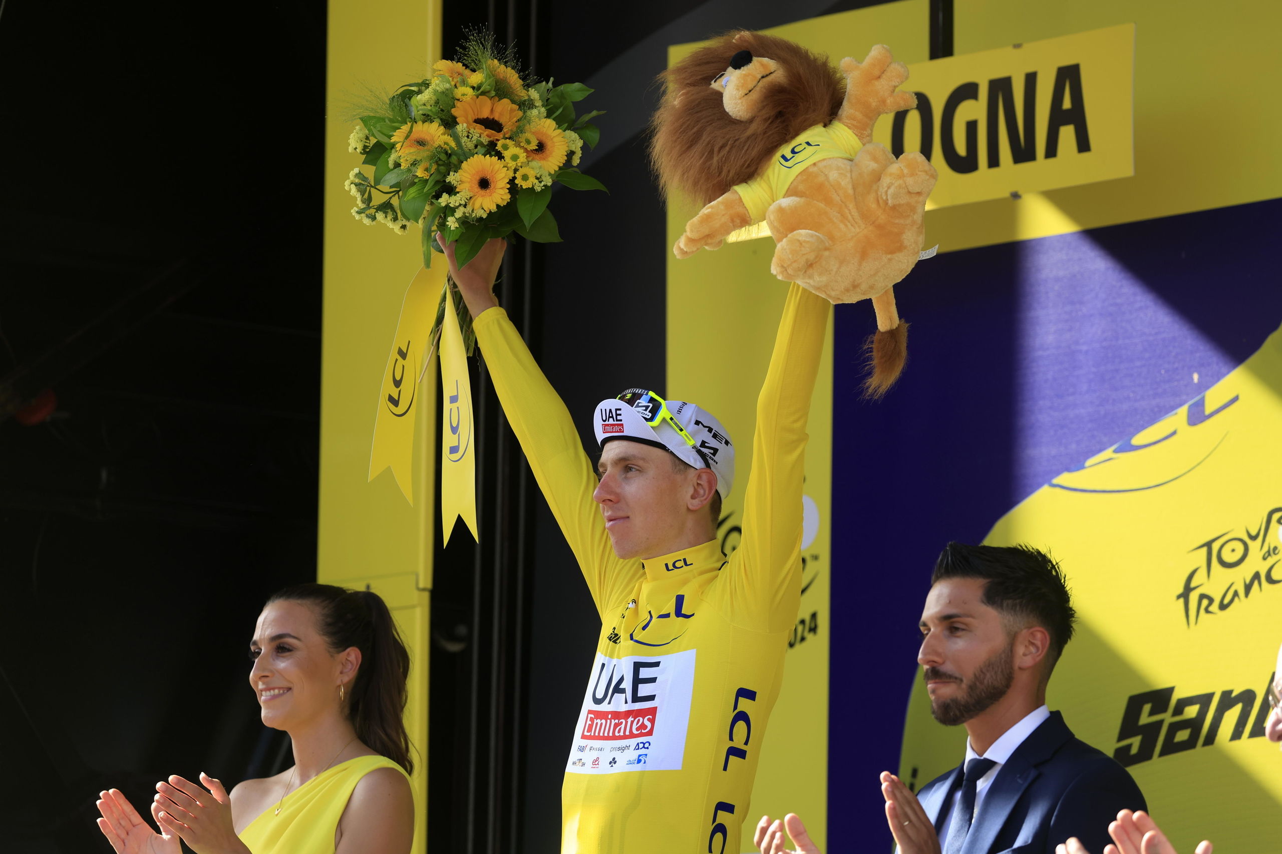Pogacar se viste de amarillo en el Tour y Vauquelin se hace con el triunfo en la segunda etapa
