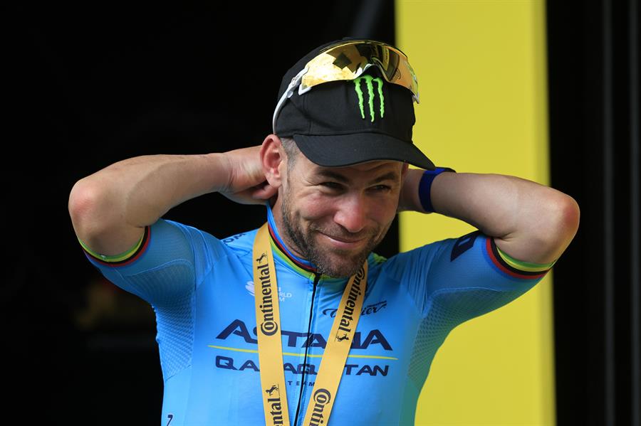 Tour de Francia: Cavendish se impone al esprint y destrona a Merckx