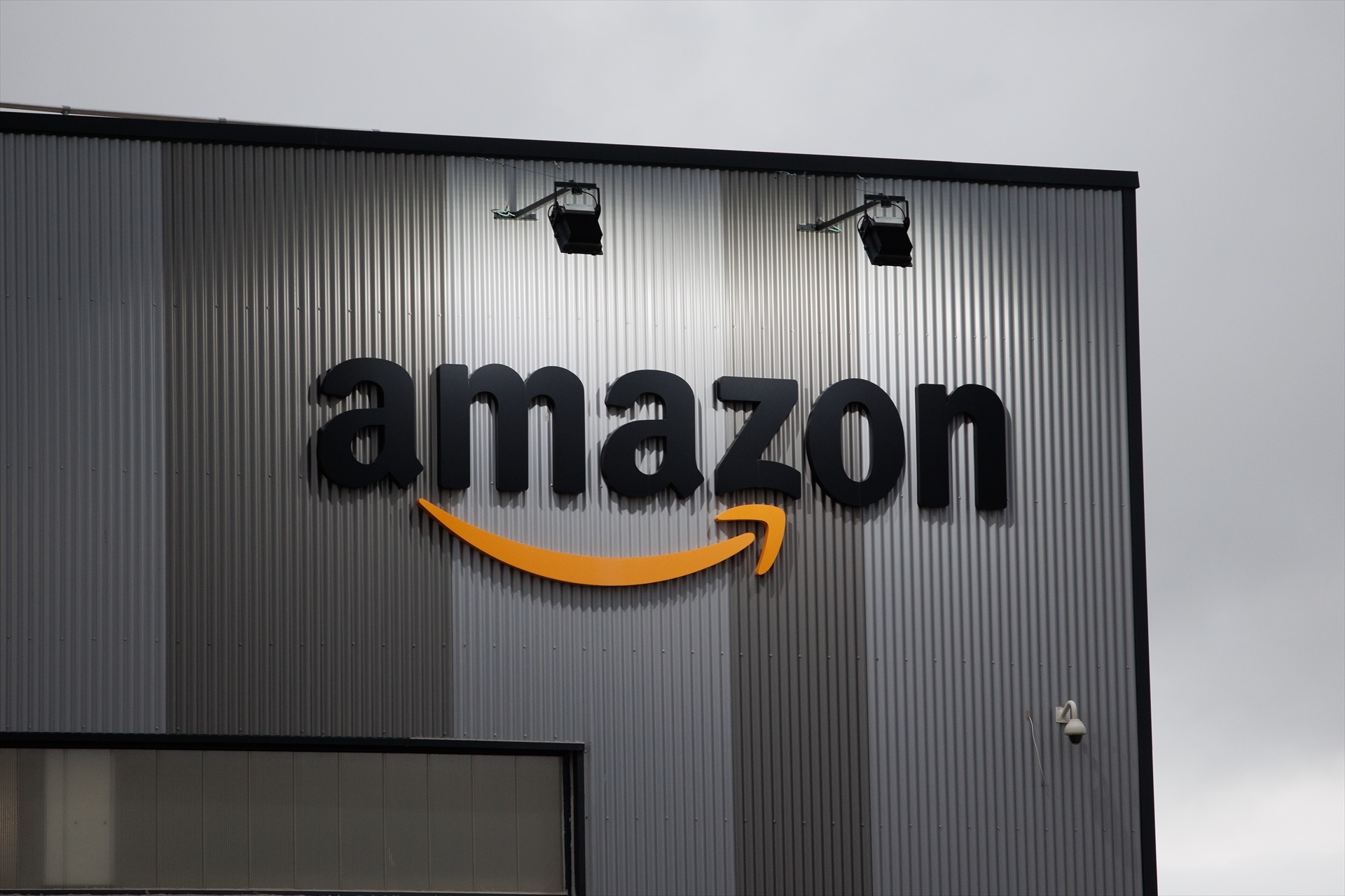 Amazon ingresa 7.100 millones en España en 2023 y ya cumple su meta de 25.000 empleados fijos