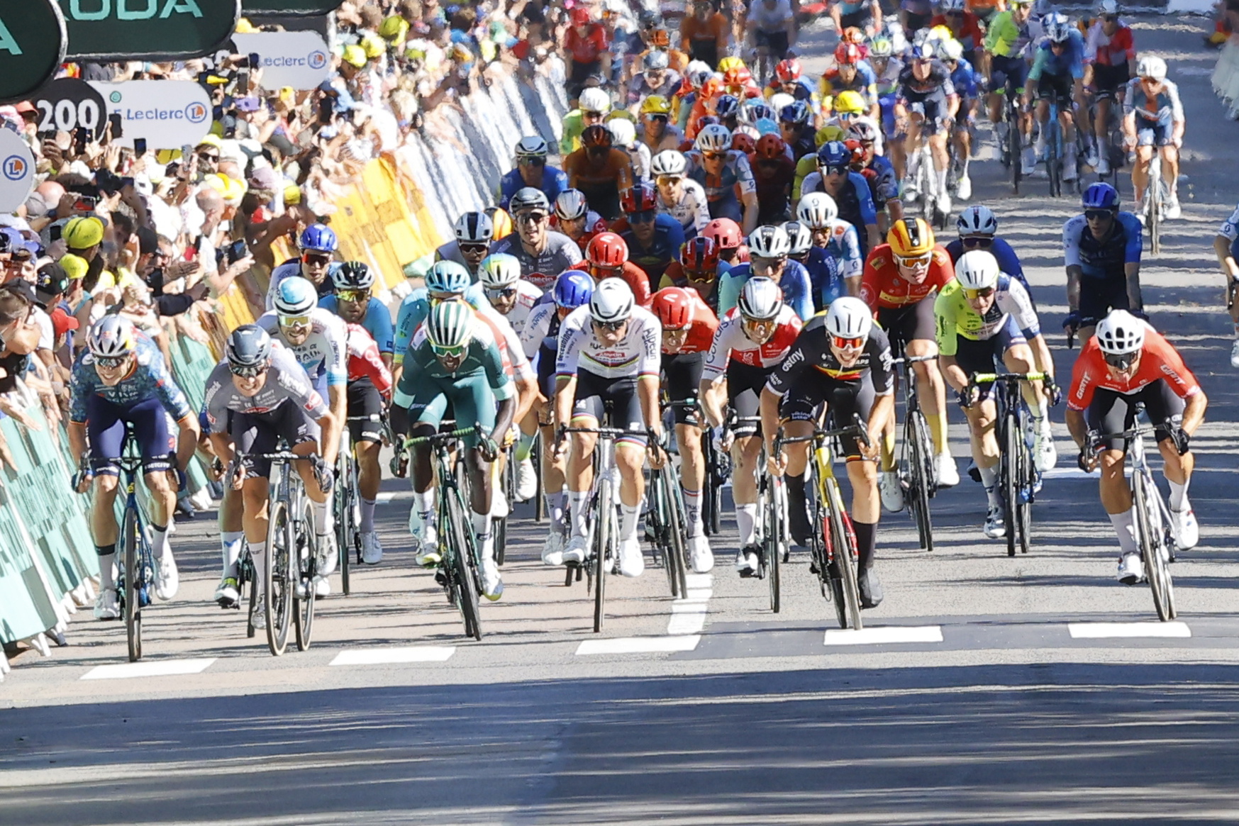 Groenewegen brinda en Dijon por su sexta victoria y Pogacar sigue mandando en el Tour