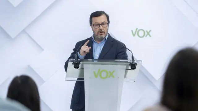 Vox acusa al PP de "alentar el transfuguismo" y de "persuadir" a sus miembros