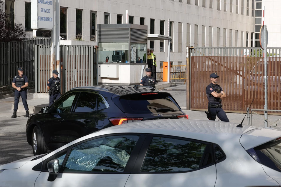 El hermano de Sánchez y la mujer de Sánchez, ojo con ellos - Página 5 Begona-gomez-acceso-juzgado-coche-19072024.jpg