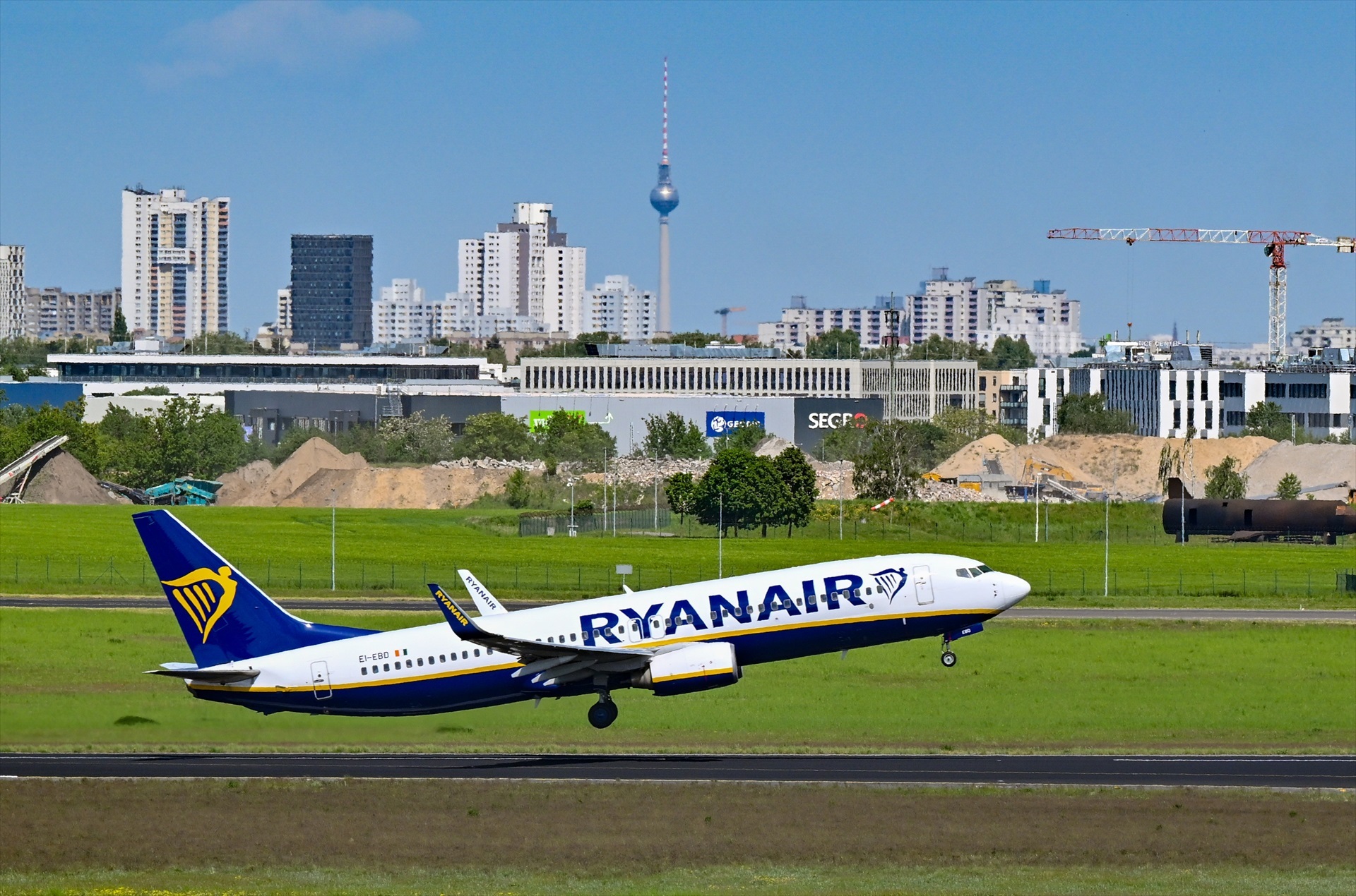 Ryanair reduce un 46% su beneficio entre abril y junio tras los retrasos de Boeing