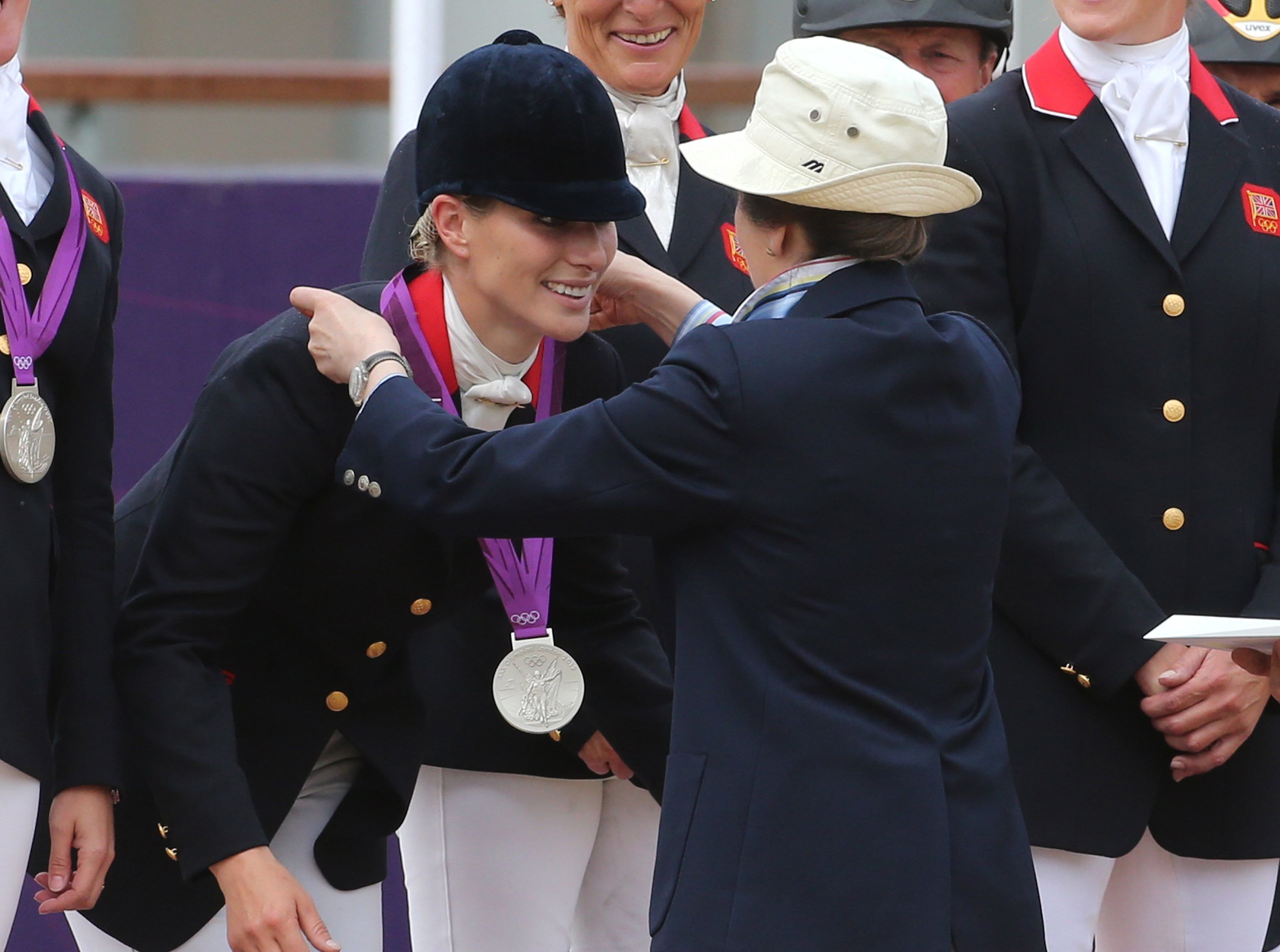 zara-tindall-princesa-ana-inglaterra-plata-jjoo-londres-2012.jpg