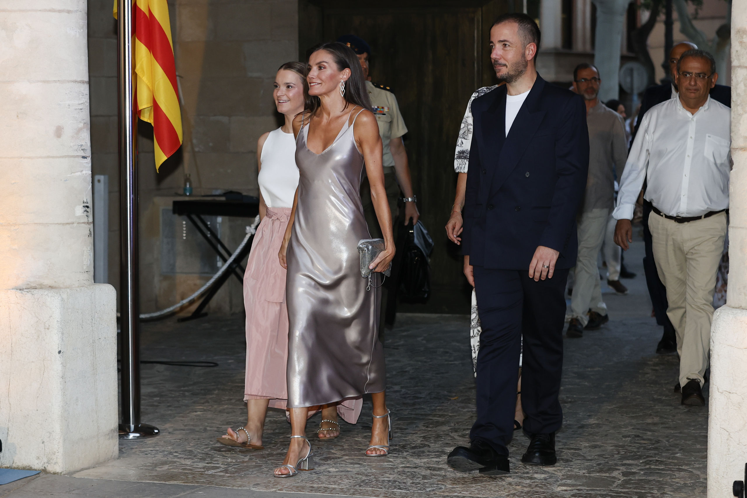 La reina Letizia, deslumbrante en la clausura del Atlàntida Film Festival de Mallorca