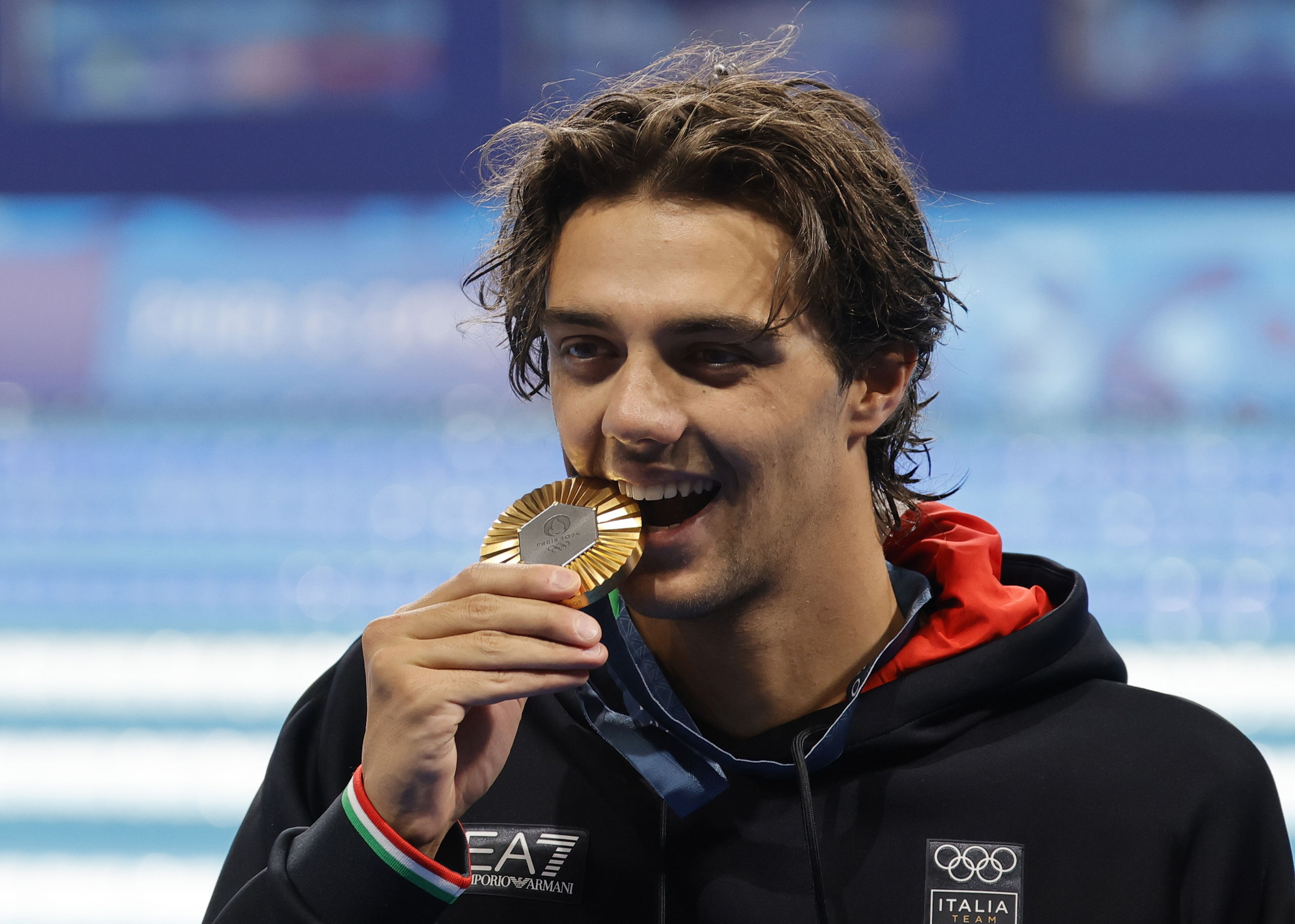 Thomas Ceccon, el medallista olímpico italiano que causa furor en las redes sociales