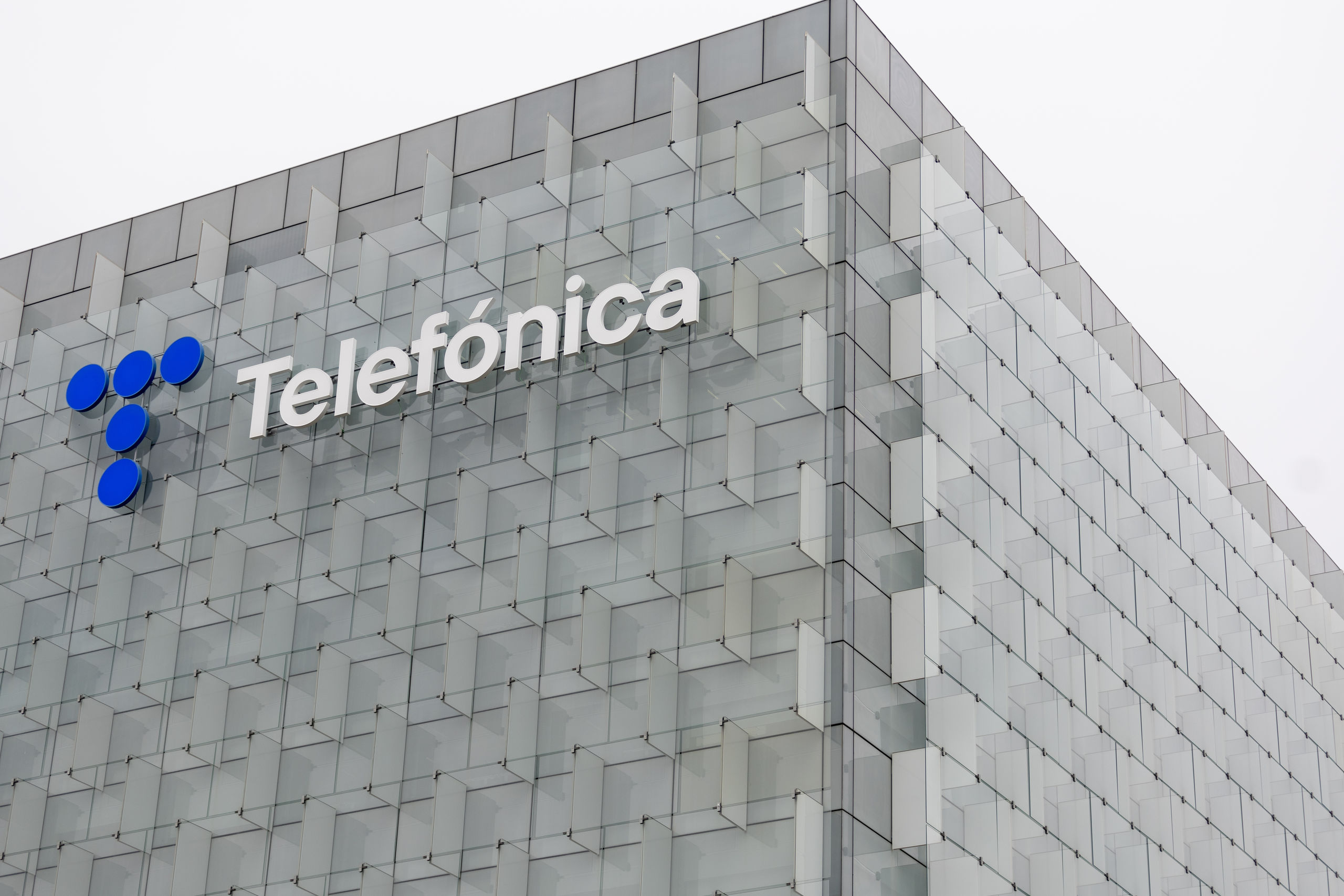 Telefónica ultima la venta de su filial colombiana a Millicom por unos 370 millones de euros