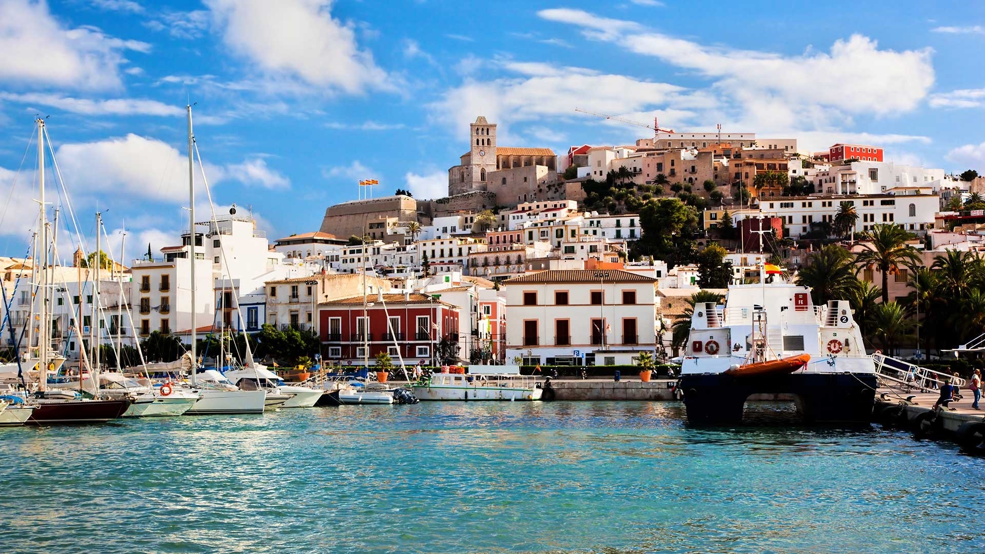 Los hosteleros de Ibiza alertan de la caída de visitantes en plena oleada de turismofobia