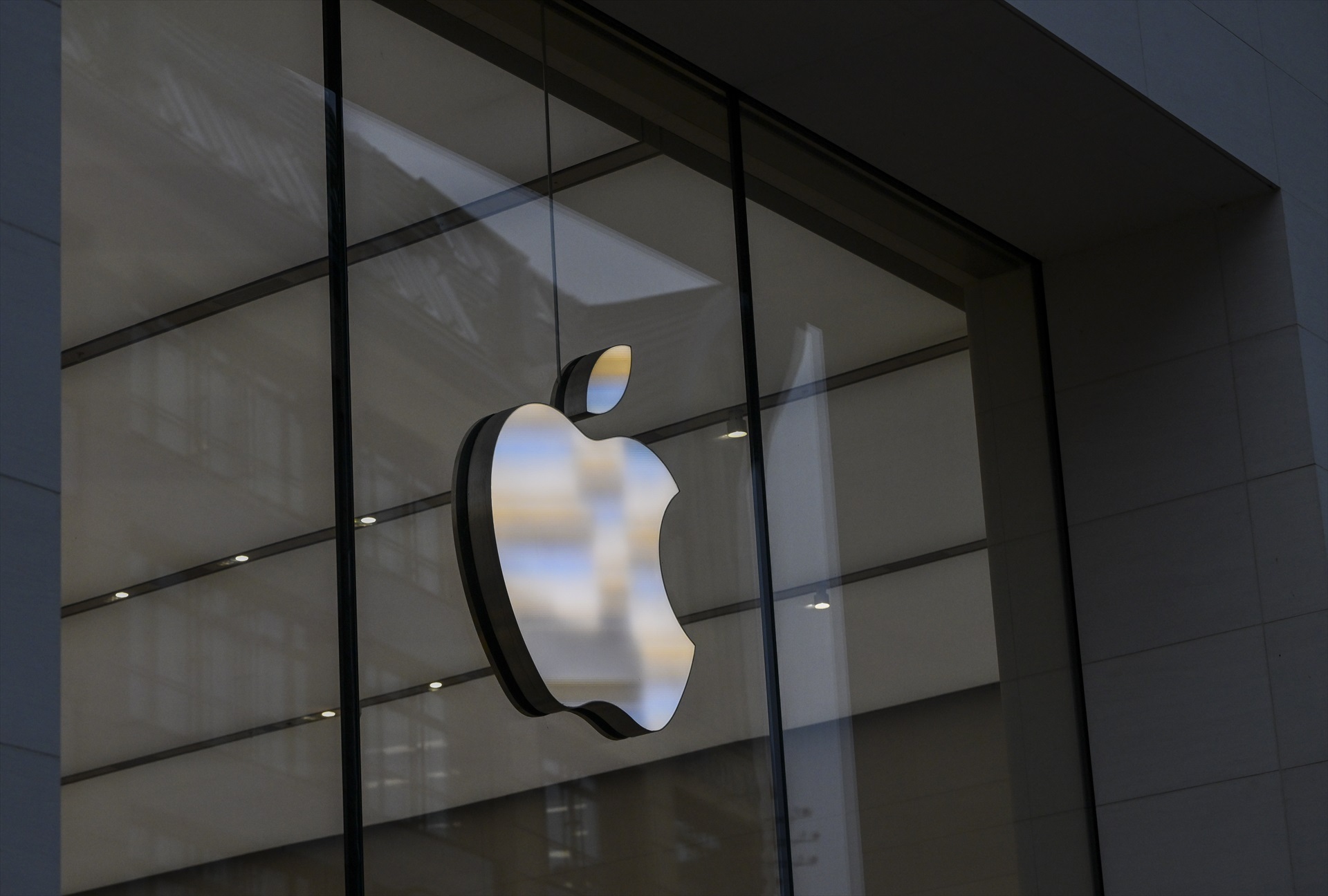 Apple gana un 8% más en su tercer trimestre fiscal y bate récord de ingresos, con 79.328 millones de euros