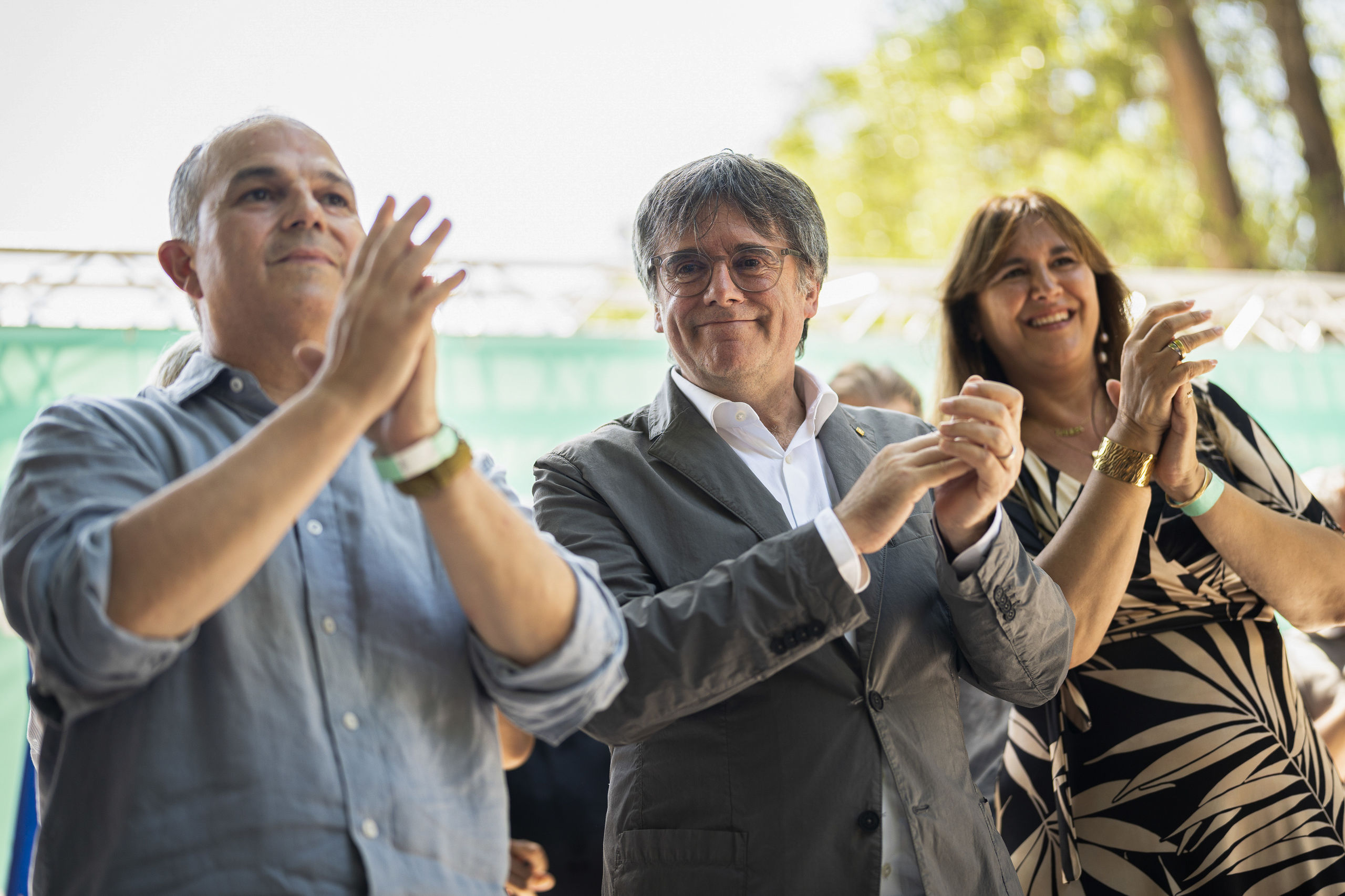 Chantaje de Junts: maniobra para suspender la investidura de Illa si Puigdemont es arrestado