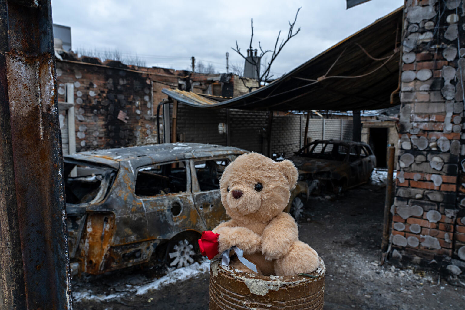 Nuevo crimen de guerra: Rusia lanza un misil mortal contra un supermercado en Ucrania causando once muertos