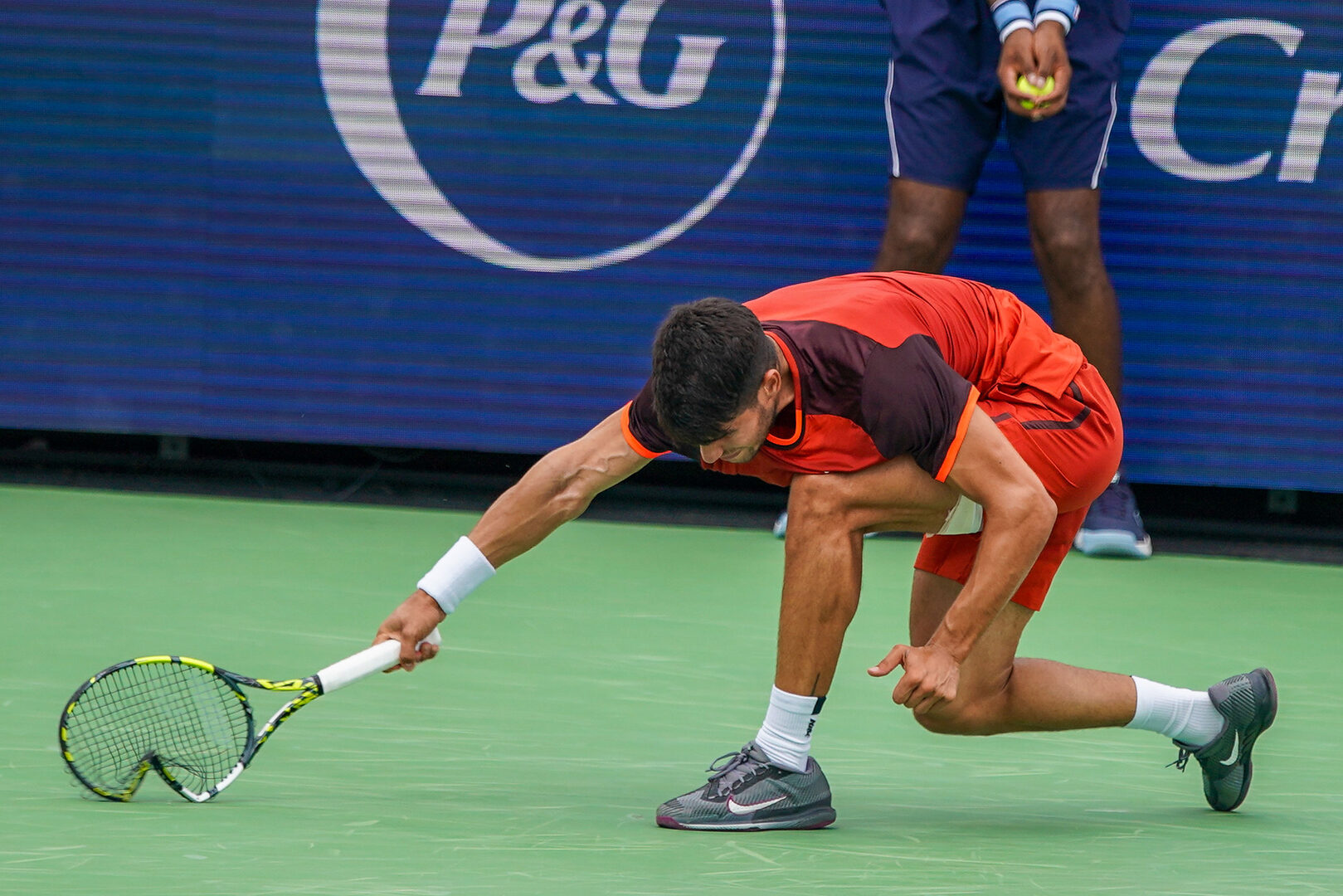 Carlos Alcaraz pide perdón tras romper su raqueta en el Masters de  Cincinnati - Libertad Digital