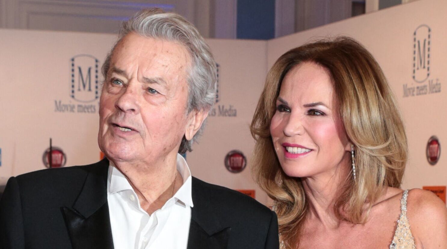 Alain Delon construyó una capilla para ser enterrado tras el altar - Chic