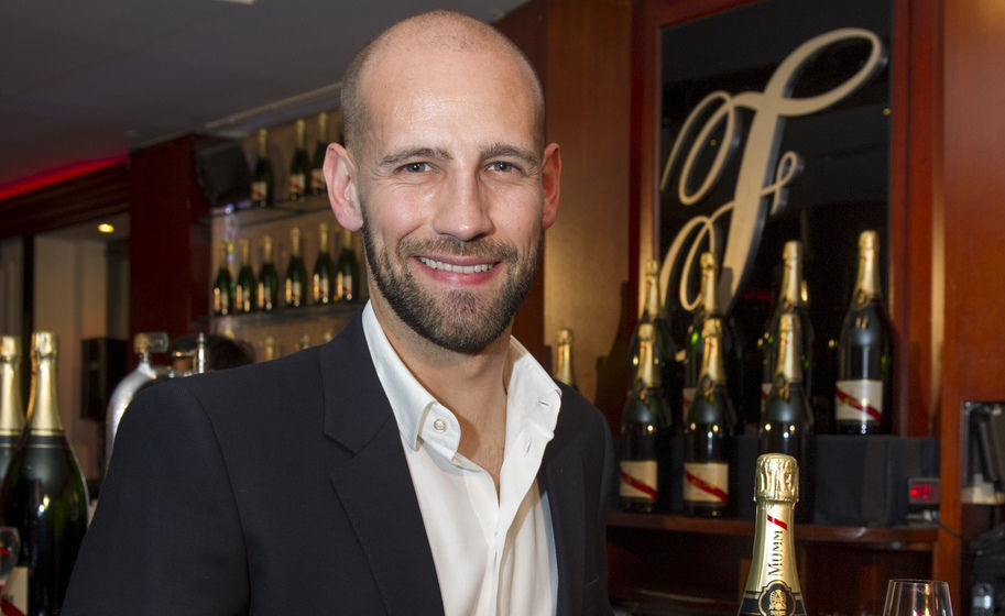 gonzalo-miro-champagne-recorte.jpg