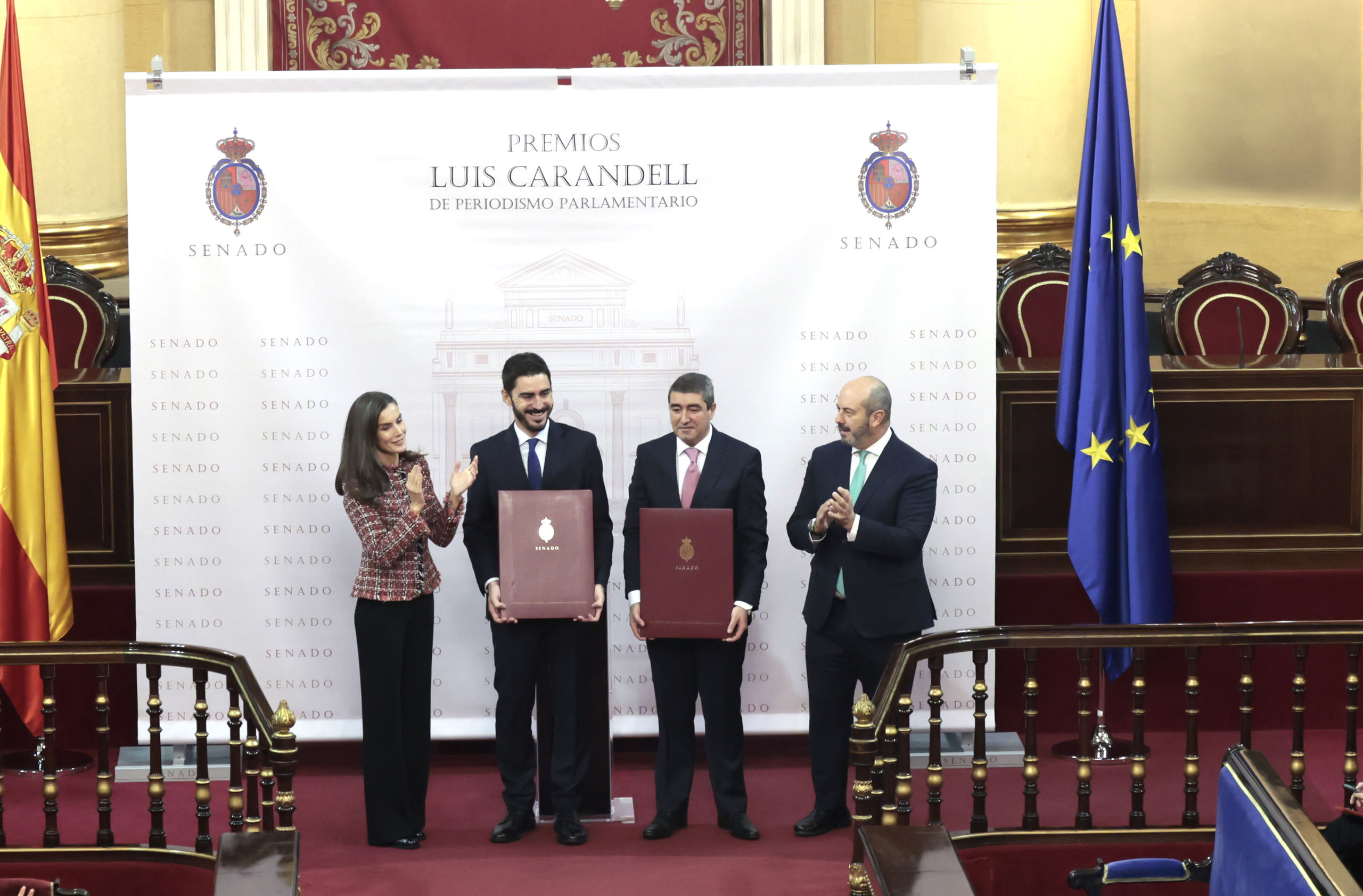 reina-letizia-pedro-rollan-juanma-lamet-premios-luis-carandell.jpg