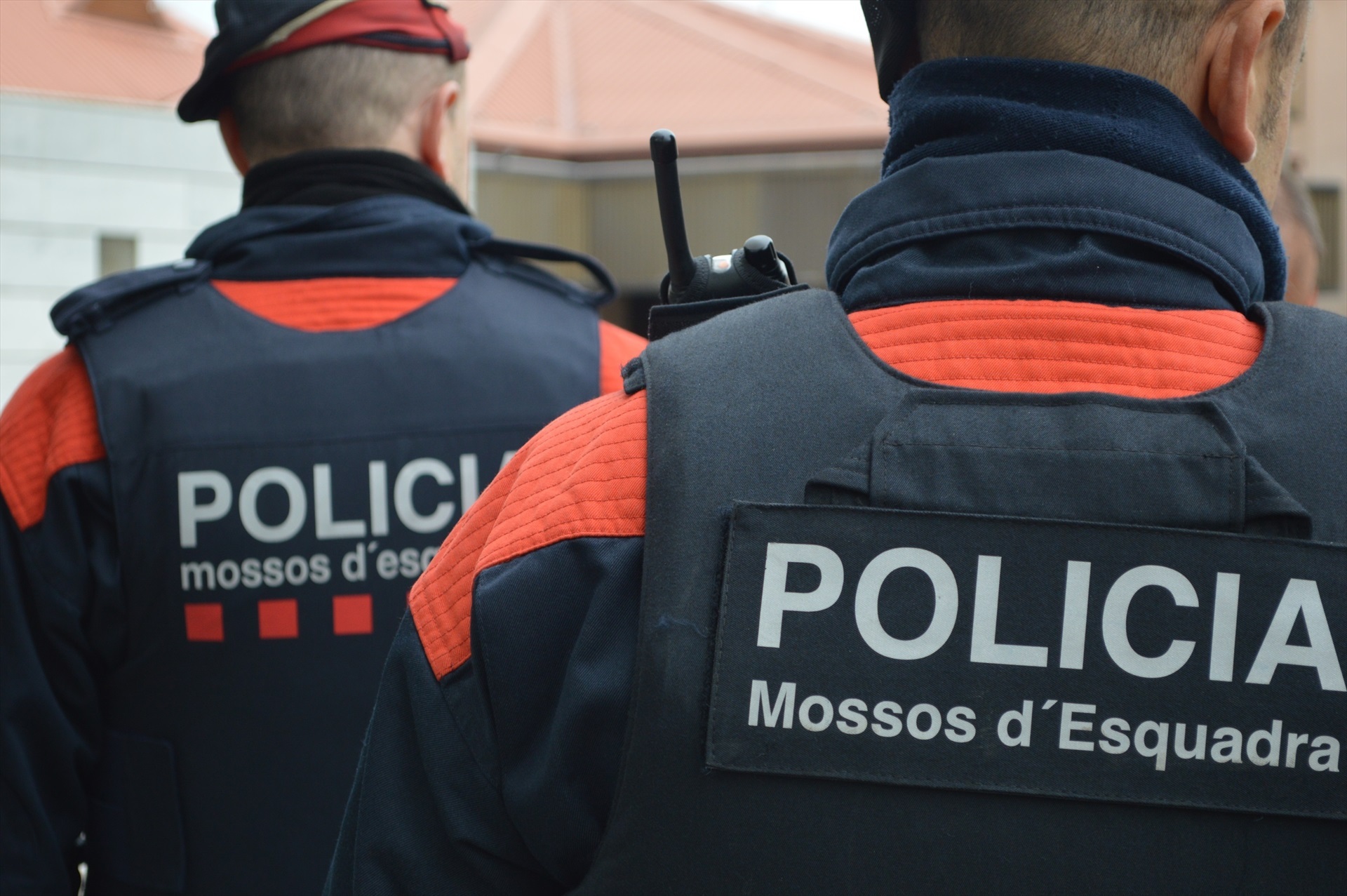 El Gobierno quiere delegar el control de las fronteras a los Mossos para alcanzar un pacto con Junts sobre inmigración