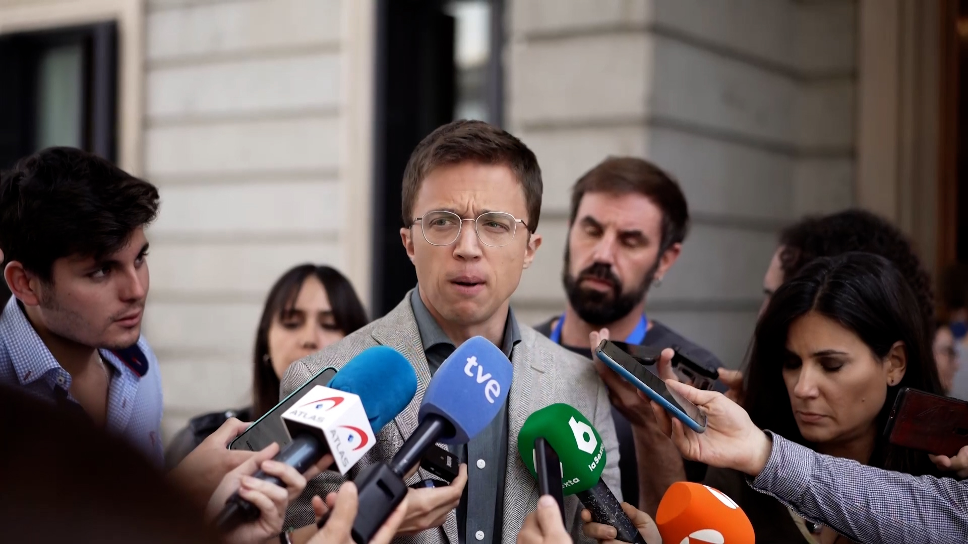 Errejón reaparece para declarar por un presunto delito de agresión sexual tras dejar a Sumar en la cuerda floja