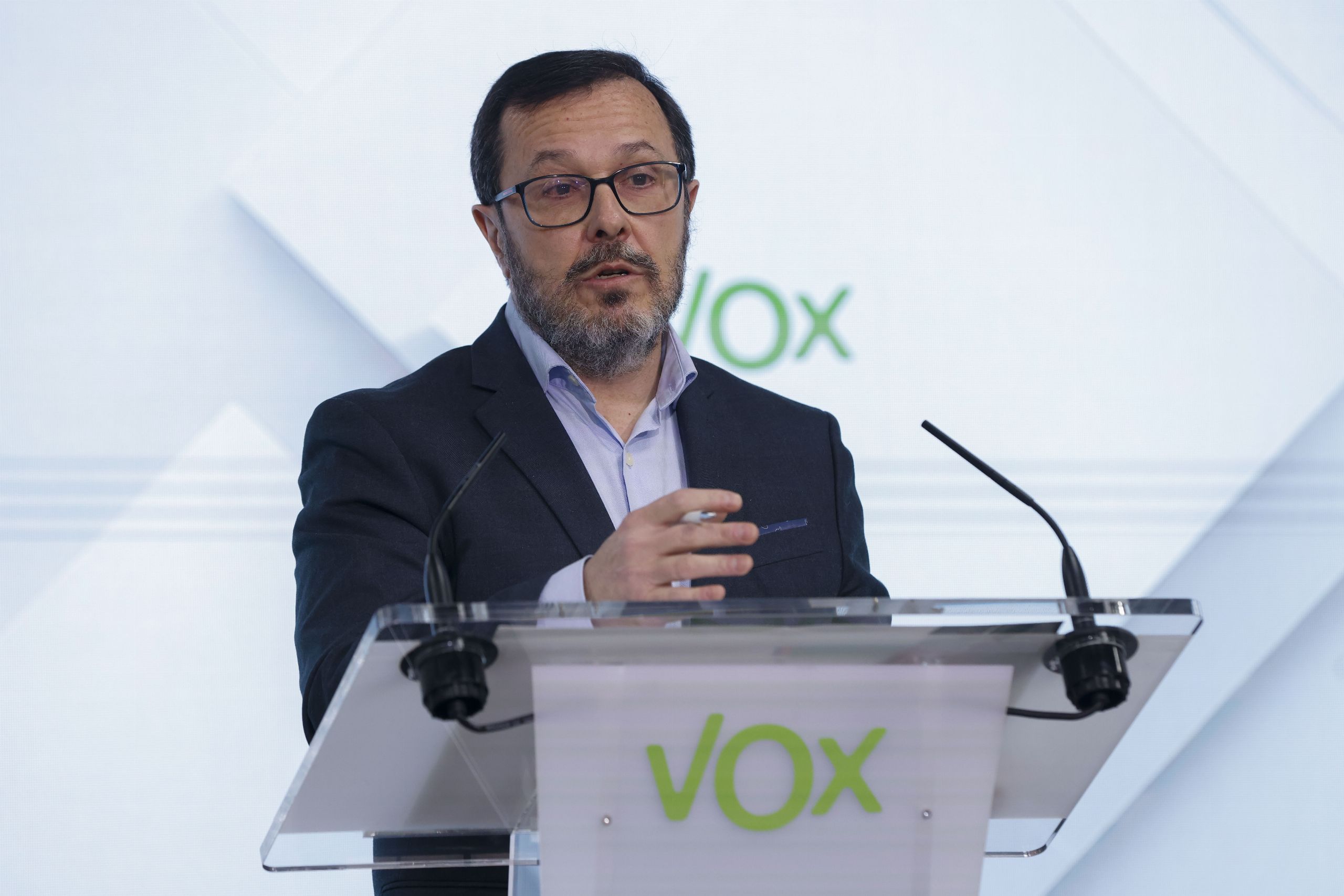 Vox hace suyo el lema de Trump para "hacer España grande de nuevo"