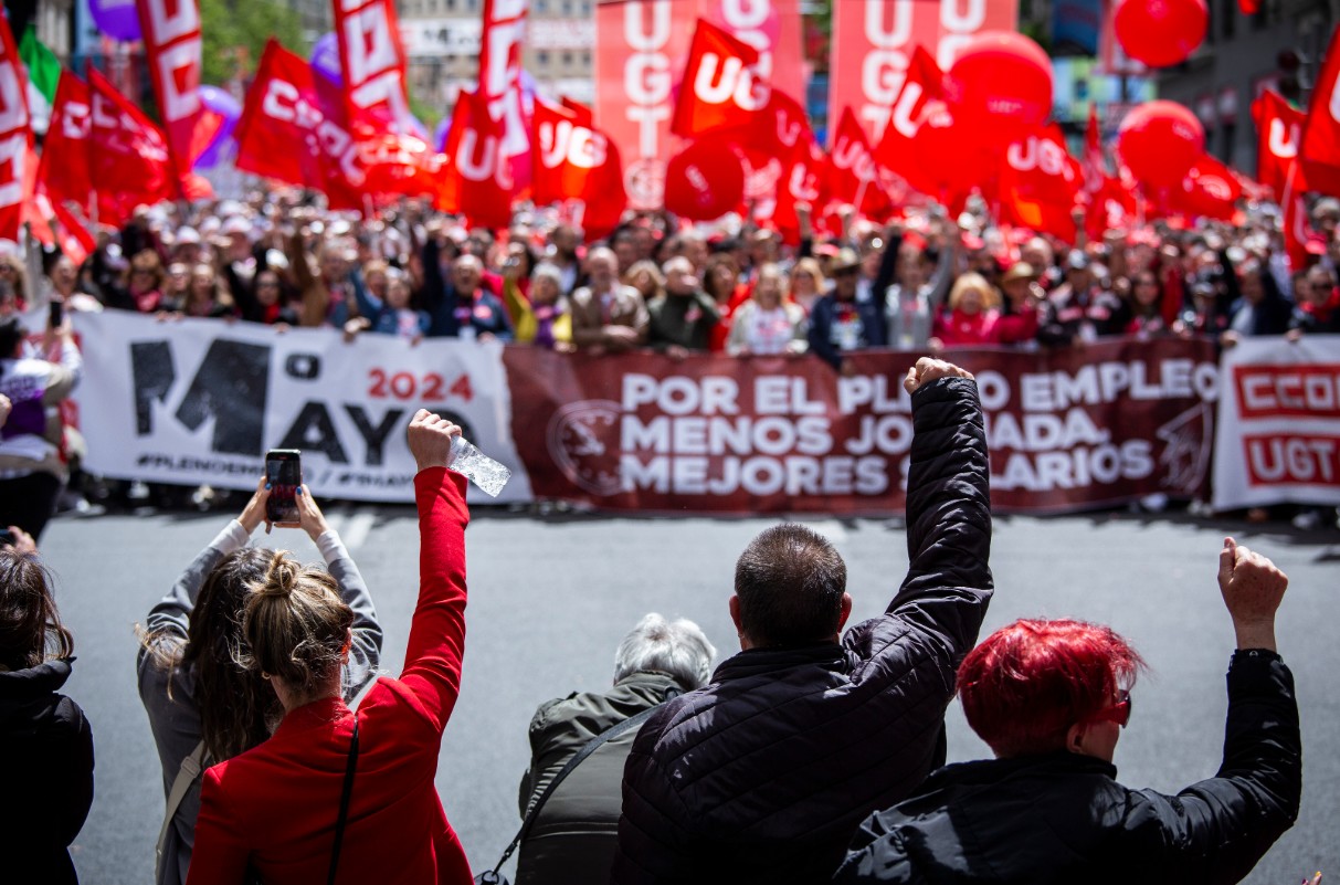 Broche al despropósito: UGT y CCOO convocan una marcha contra la oposición por el fracaso del Gobierno en el Congreso