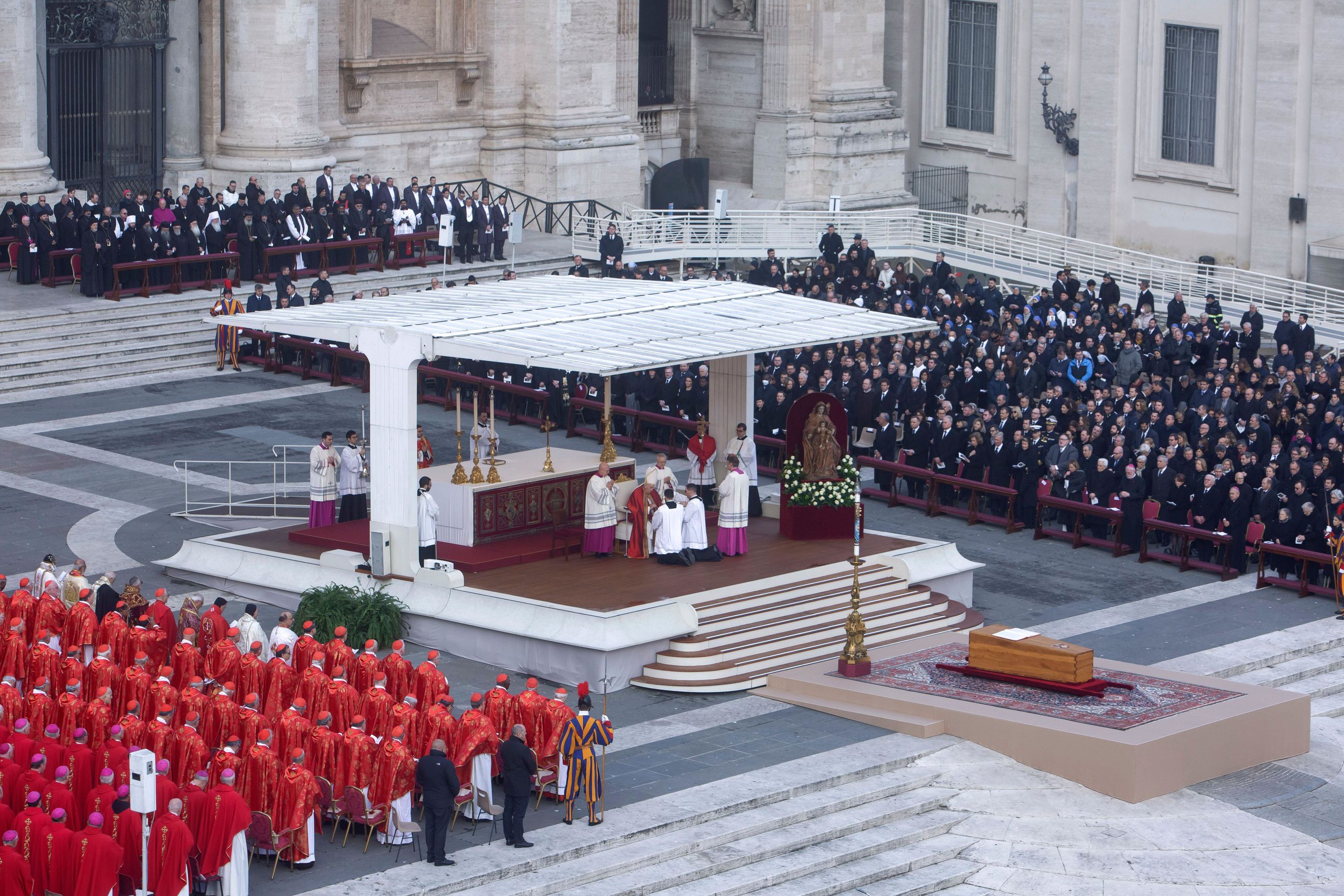 funeral-papa-benedicto-xvi.jpg