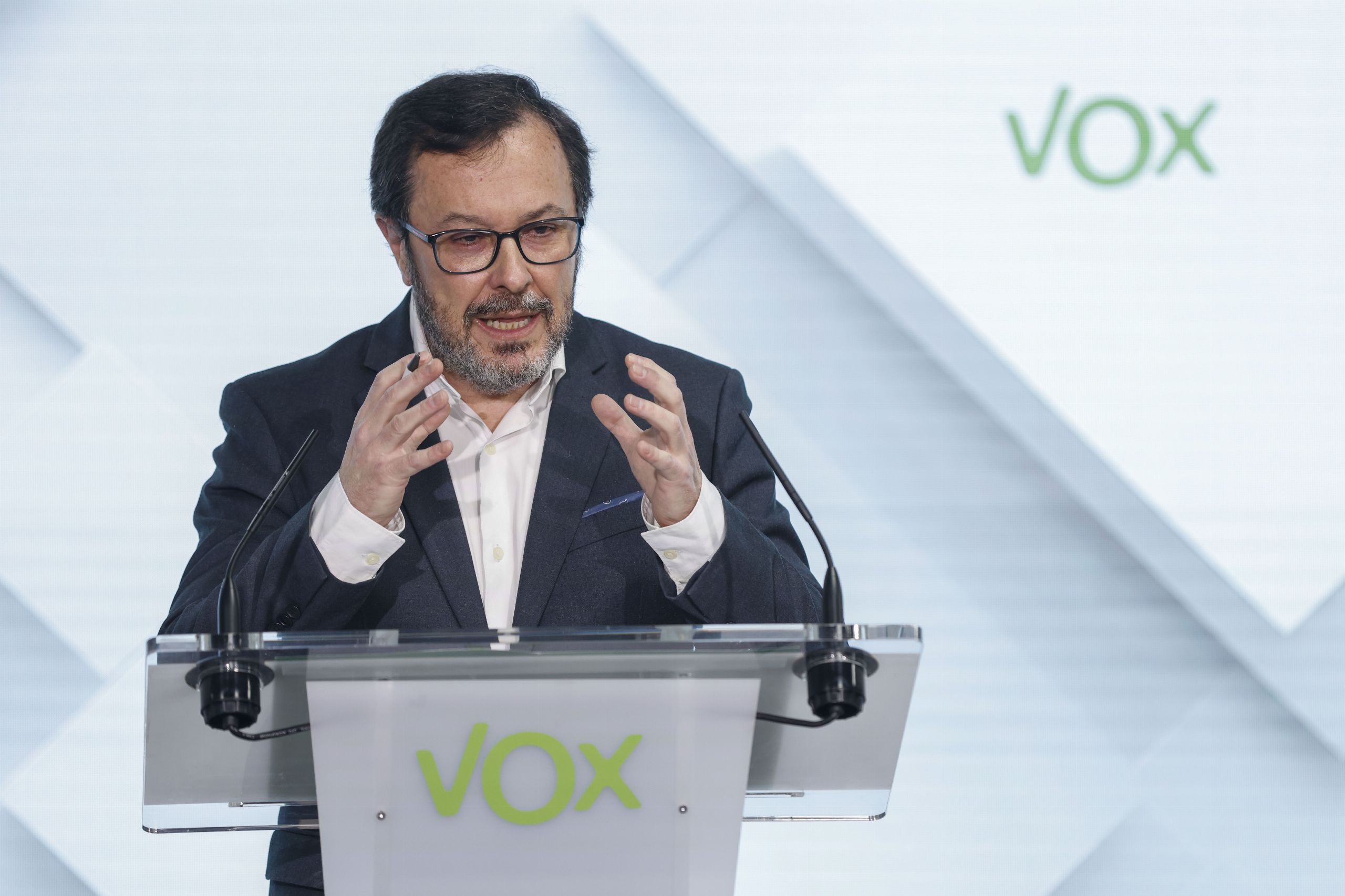 Vox prefiere a "gente sin formas" como Trump que a los "hipócritas" de la UE