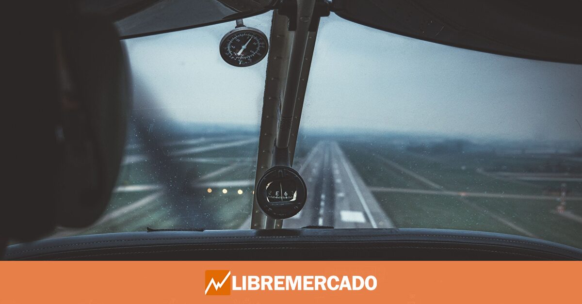 Las aerolíneas estallan contra Sánchez por una deuda multimillonaria y avisan de que peligra la conexión con las islas