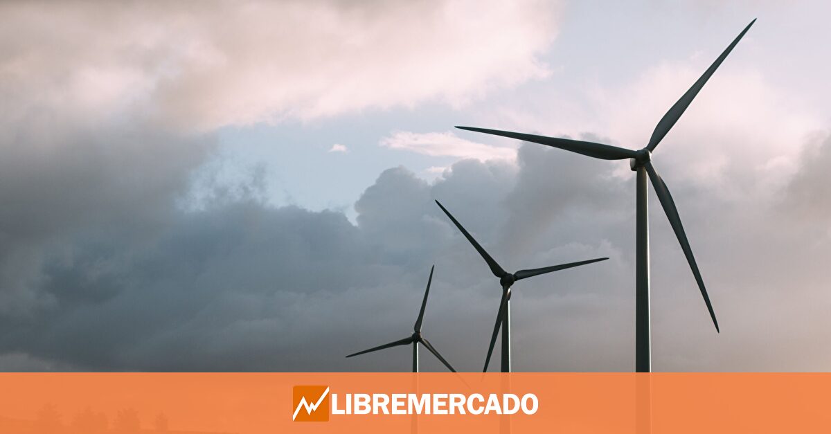 La inversión extranjera y los proyectos de energía limpia se hunden por los impagos de las renovables