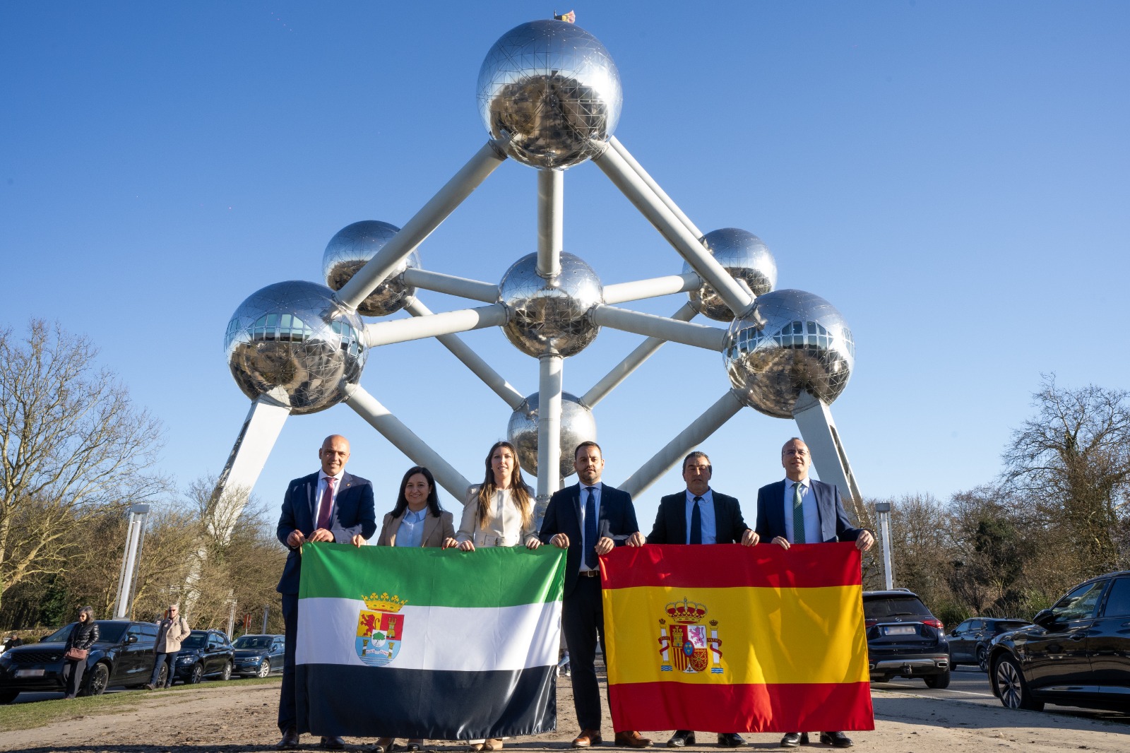 Trabajadores y alcaldes llevan a Bruselas el cierre de Almaraz y Ribera no encuentra hueco para recibirlos