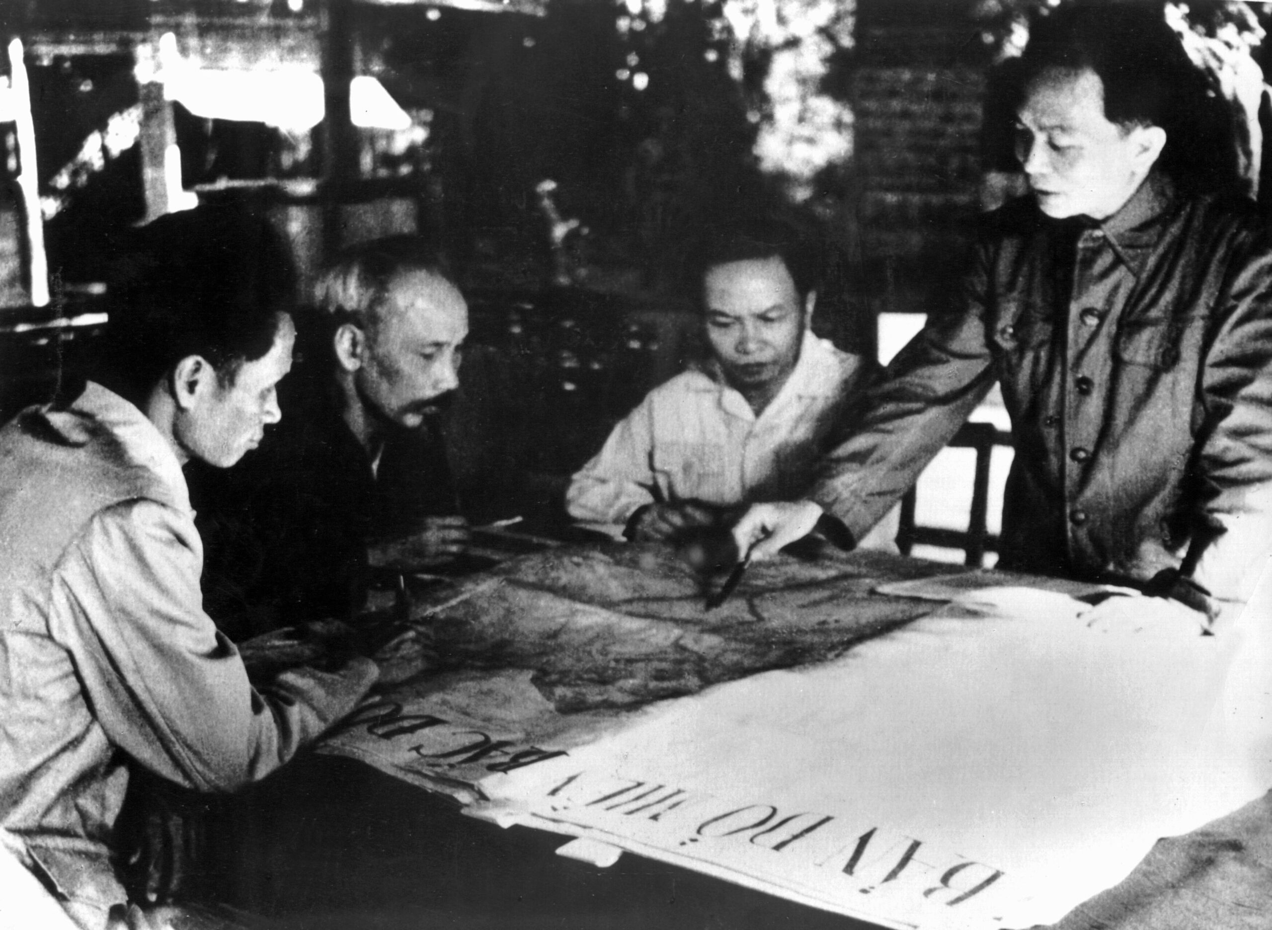 vo-nguyen-giap-y-ho-chi-mihn.jpeg